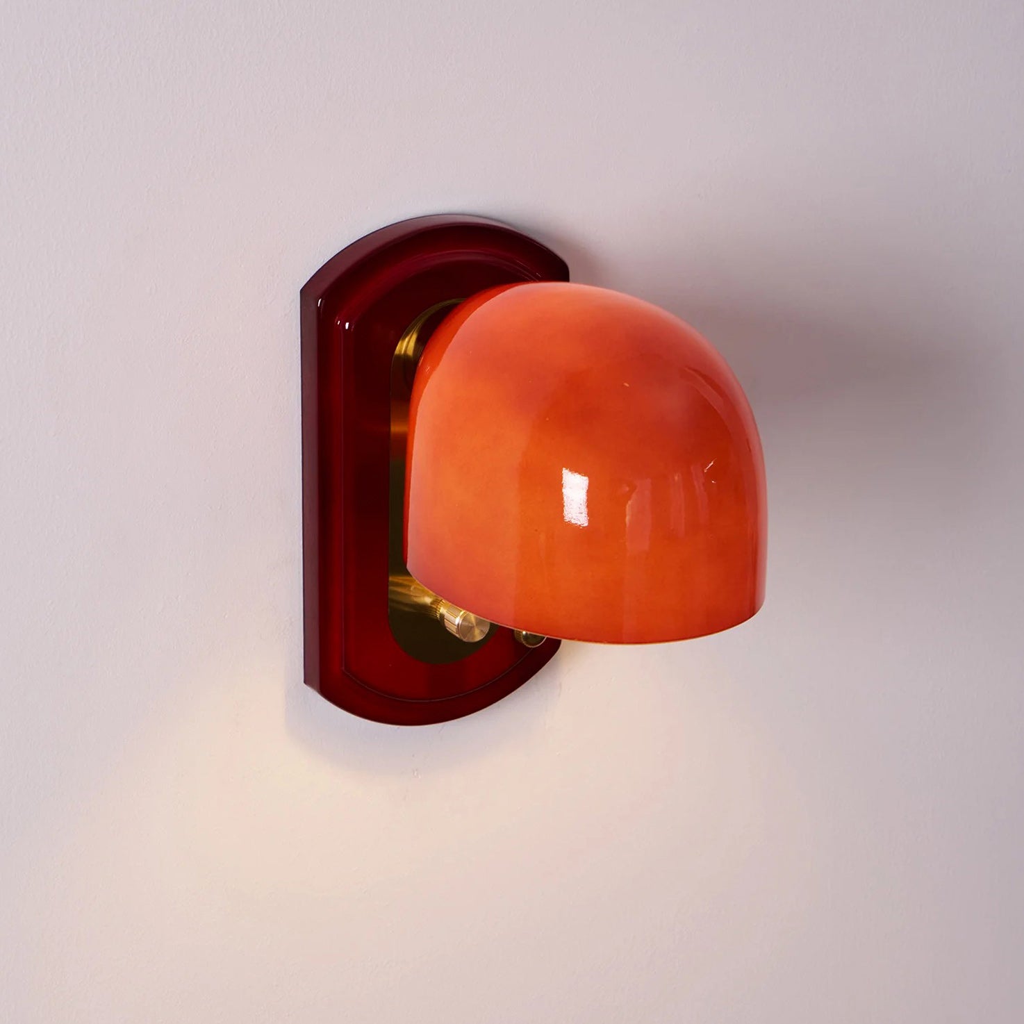 Vintage Wandlamp met Rode Glazen Kap — Sfeervolle Retro Verlichting voor Woonkamer & Eetkamer | Sansoti