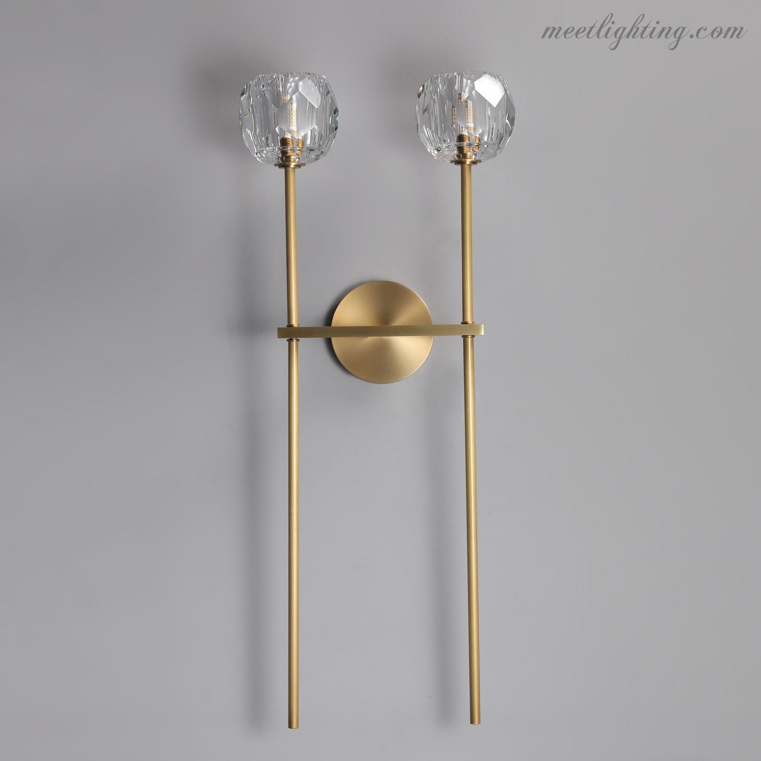 Double applique murale avec boules en verre cristal, laiton, hauteur de 71 cm, verre taillé à la main, éclairage luxueux et moderne pour le salon | Sansoti