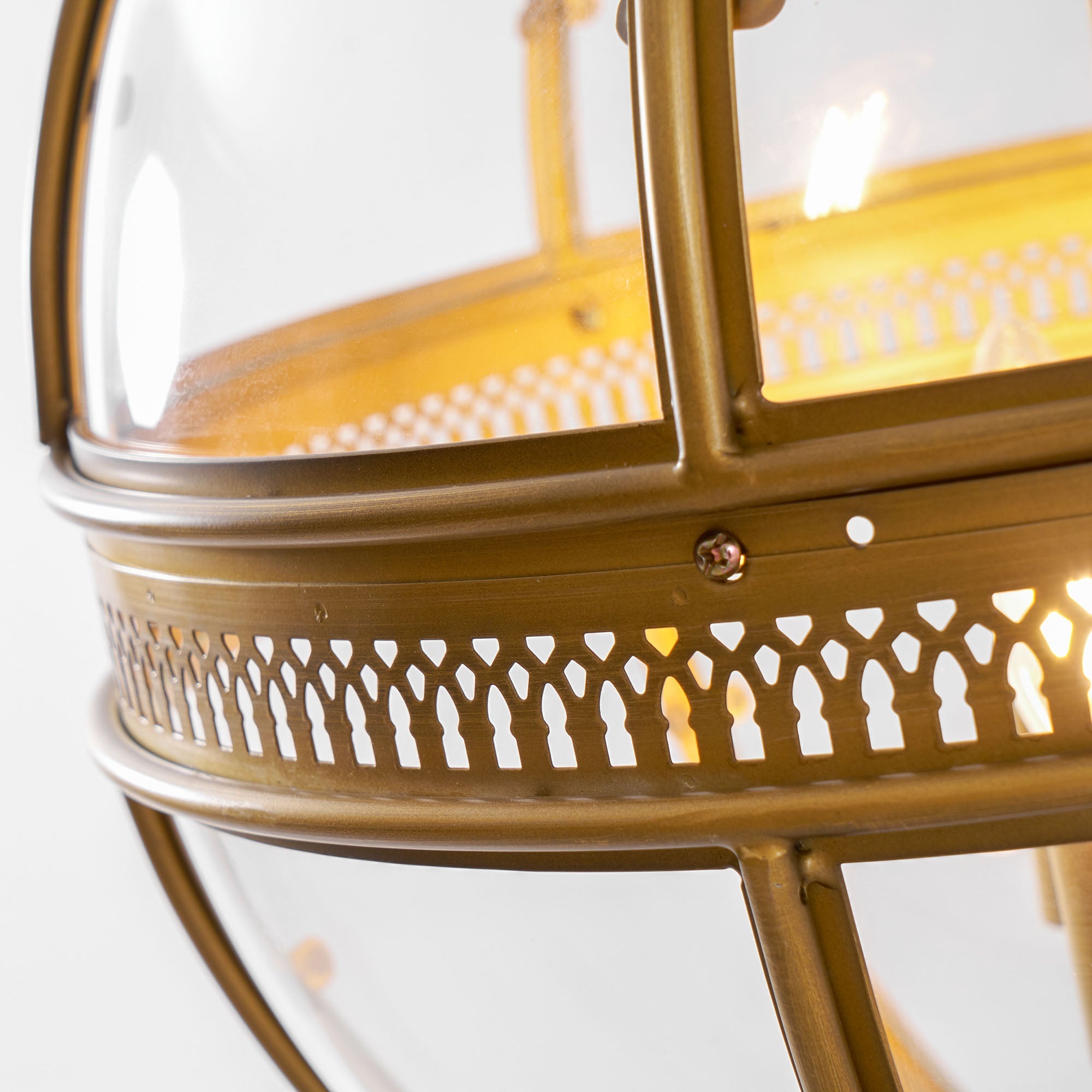Suspension Baroque Avec Abat-Jours En Verre Et Finition Dorée – Lustre Design Luxe 3 Lumières | Restfield