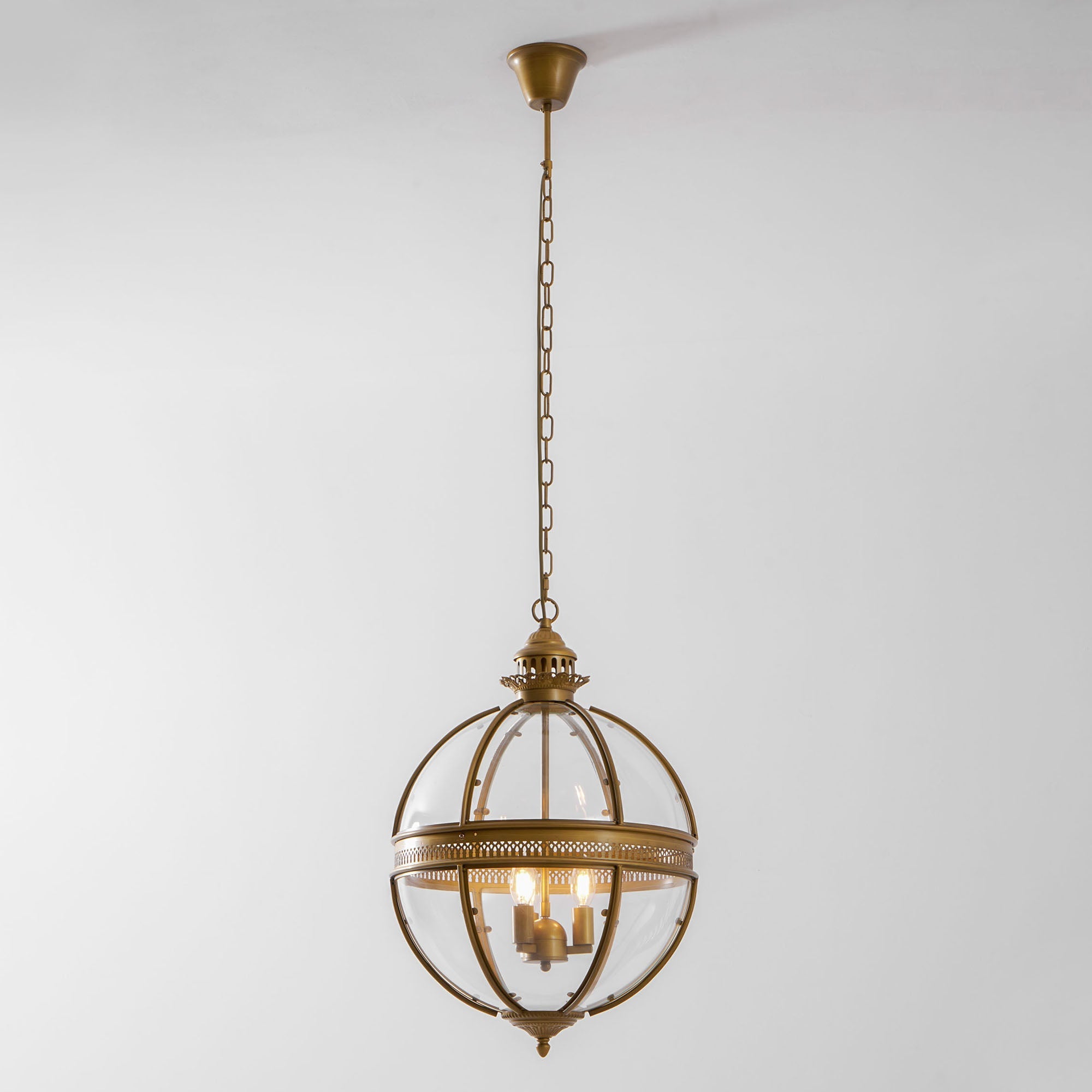 Suspension Baroque Avec Abat-Jours En Verre Et Finition Dorée – Lustre Design Luxe 3 Lumières | Restfield
