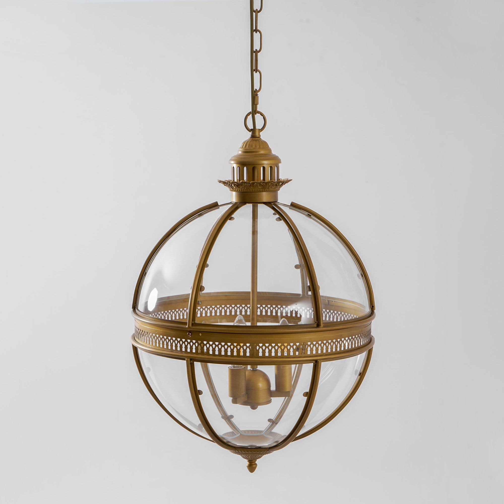 Suspension Baroque Avec Abat-Jours En Verre Et Finition Dorée – Lustre Design Luxe 3 Lumières | Restfield