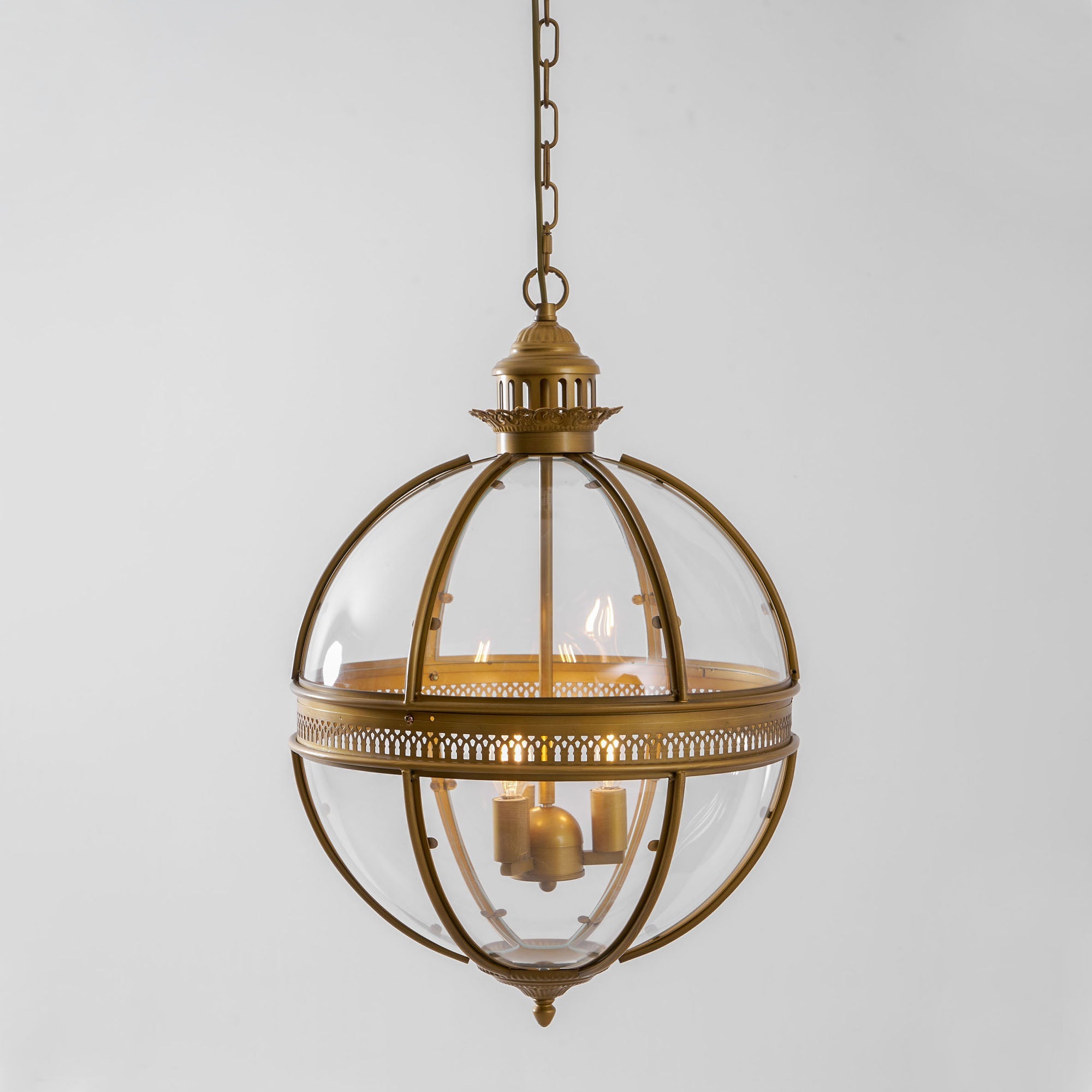 Suspension Baroque Avec Abat-Jours En Verre Et Finition Dorée – Lustre Design Luxe 3 Lumières | Restfield