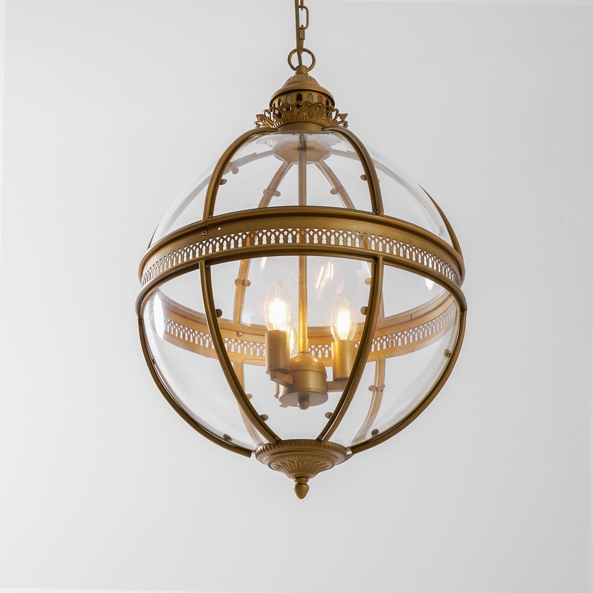 Suspension Baroque Avec Abat-Jours En Verre Et Finition Dorée – Lustre Design Luxe 3 Lumières | Restfield