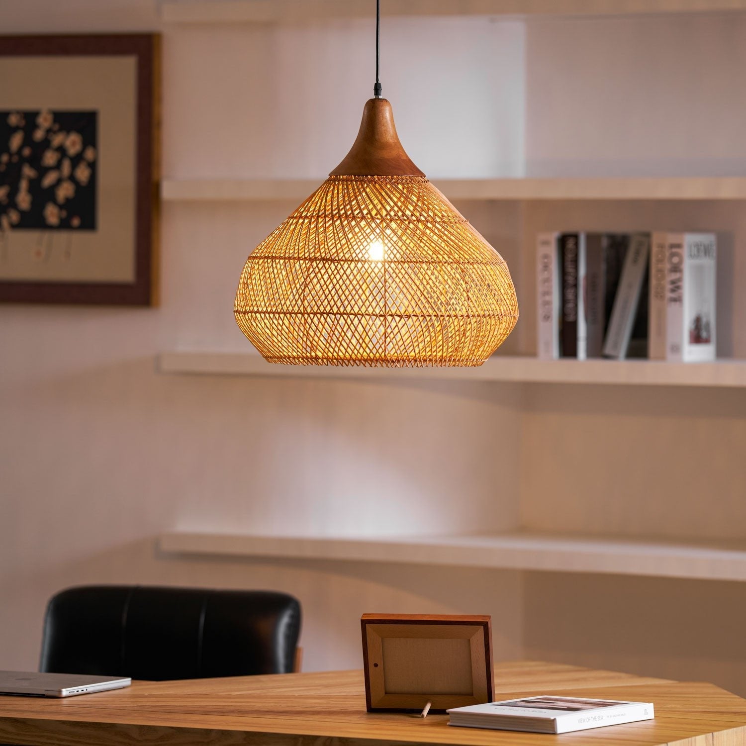 Handgevlochten Rotan Hanglamp – Javaanse Vlechtkunst in 4 Vormen & 3 Maten – Naturel of Zwart Rotan – E26/E27 Fitting – Scandinavisch Woonlicht | Sansoti