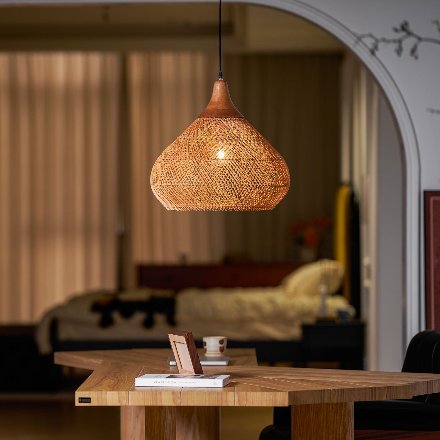 Handgevlochten Rotan Hanglamp – Javaanse Vlechtkunst in 4 Vormen & 3 Maten – Naturel of Zwart Rotan – E26/E27 Fitting – Scandinavisch Woonlicht | Sansoti