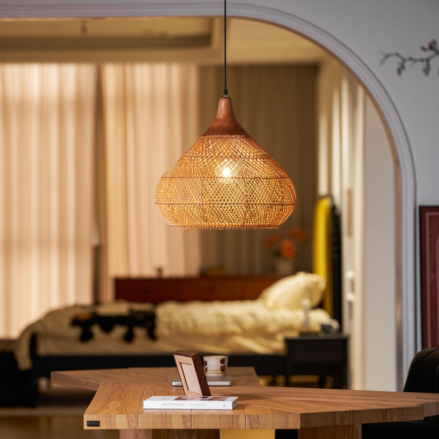 Handgevlochten Rotan Hanglamp – Javaanse Vlechtkunst in 4 Vormen & 3 Maten – Naturel of Zwart Rotan – E26/E27 Fitting – Scandinavisch Woonlicht | Sansoti