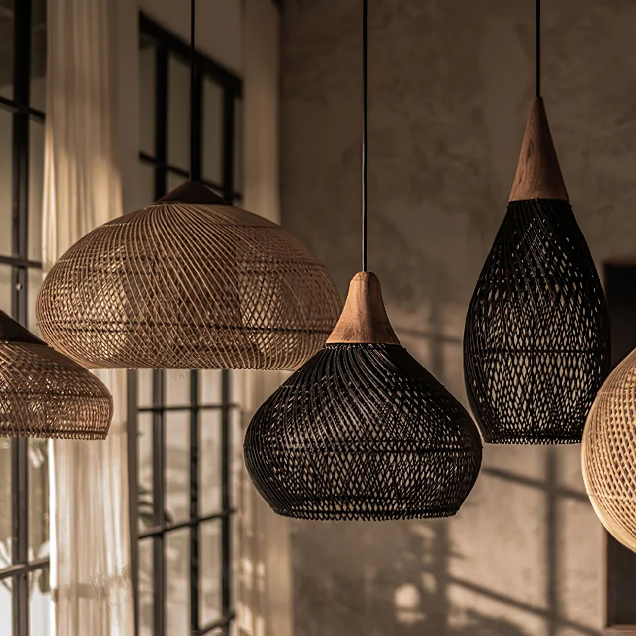 Handgevlochten Rotan Hanglamp – Javaanse Vlechtkunst in 4 Vormen & 3 Maten – Naturel of Zwart Rotan – E26/E27 Fitting – Scandinavisch Woonlicht | Sansoti