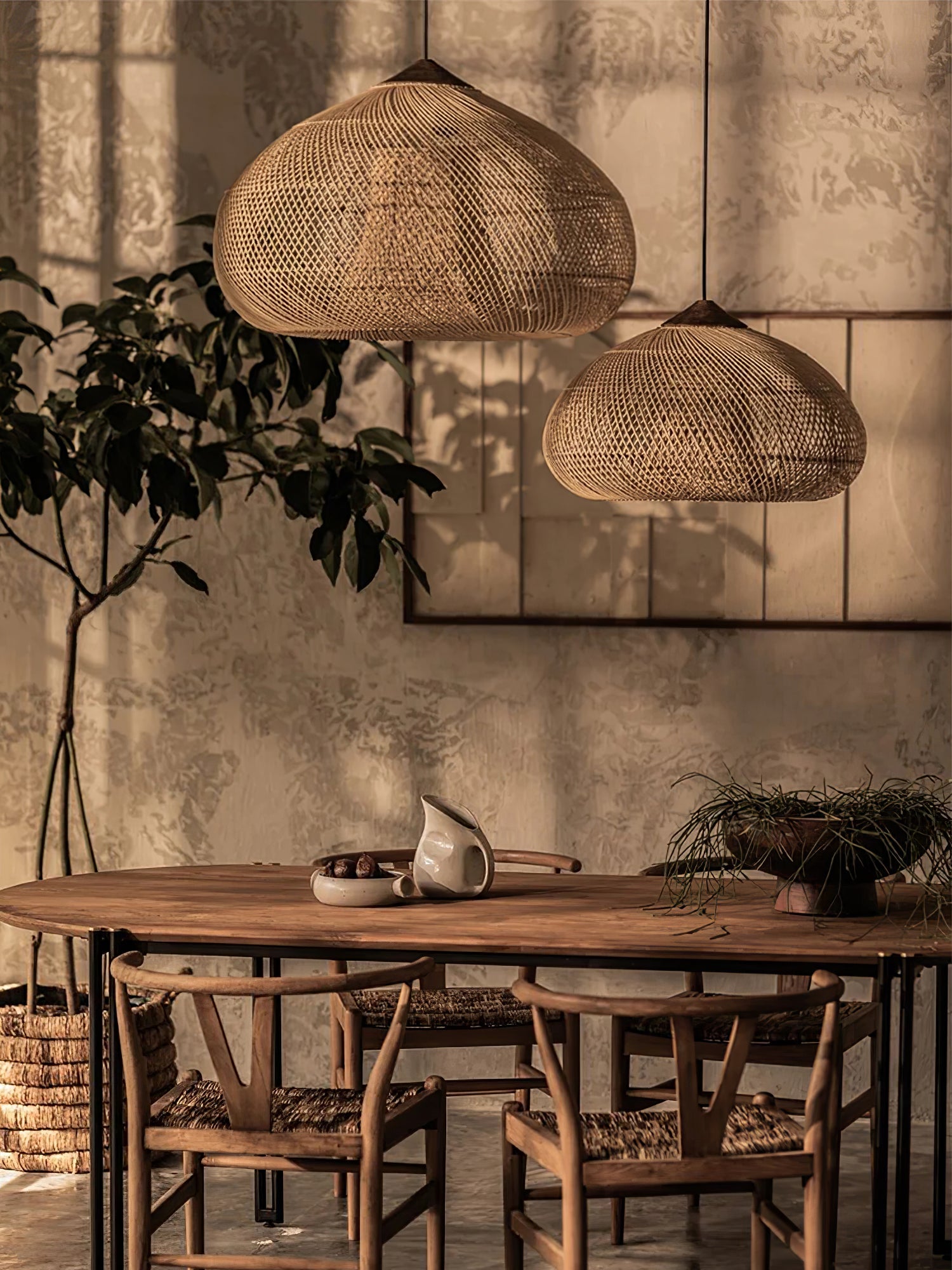 Handgevlochten Rotan Hanglamp – Javaanse Vlechtkunst in 4 Vormen & 3 Maten – Naturel of Zwart Rotan – E26/E27 Fitting – Scandinavisch Woonlicht | Sansoti