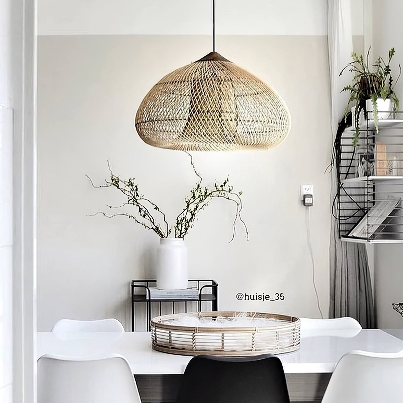 Handgevlochten Rotan Hanglamp – Javaanse Vlechtkunst in 4 Vormen & 3 Maten – Naturel of Zwart Rotan – E26/E27 Fitting – Scandinavisch Woonlicht | Sansoti