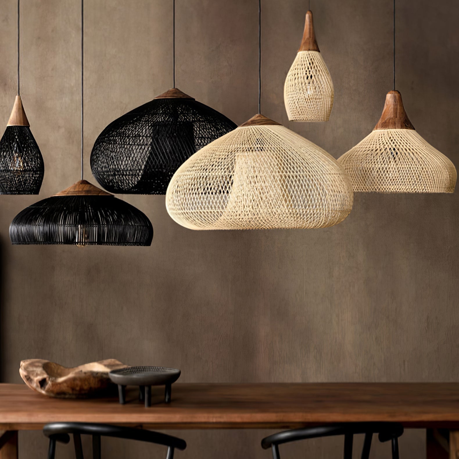 Handgevlochten Rotan Hanglamp – Javaanse Vlechtkunst in 4 Vormen & 3 Maten – Naturel of Zwart Rotan – E26/E27 Fitting – Scandinavisch Woonlicht | Sansoti