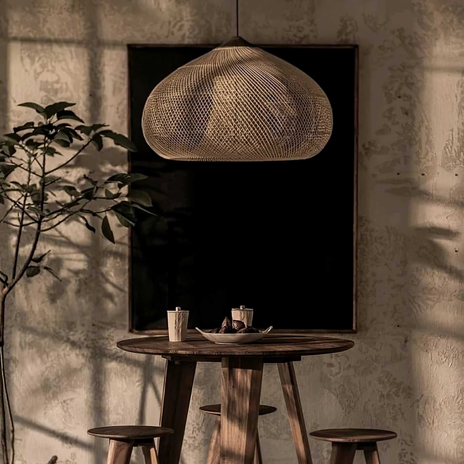 Handgevlochten Rotan Hanglamp – Javaanse Vlechtkunst in 4 Vormen & 3 Maten – Naturel of Zwart Rotan – E26/E27 Fitting – Scandinavisch Woonlicht | Sansoti