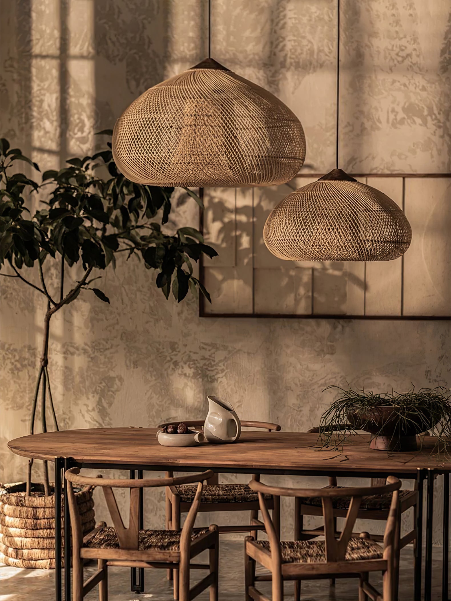 Handgevlochten Rotan Hanglamp – Javaanse Vlechtkunst in 4 Vormen & 3 Maten – Naturel of Zwart Rotan – E26/E27 Fitting – Scandinavisch Woonlicht | Sansoti