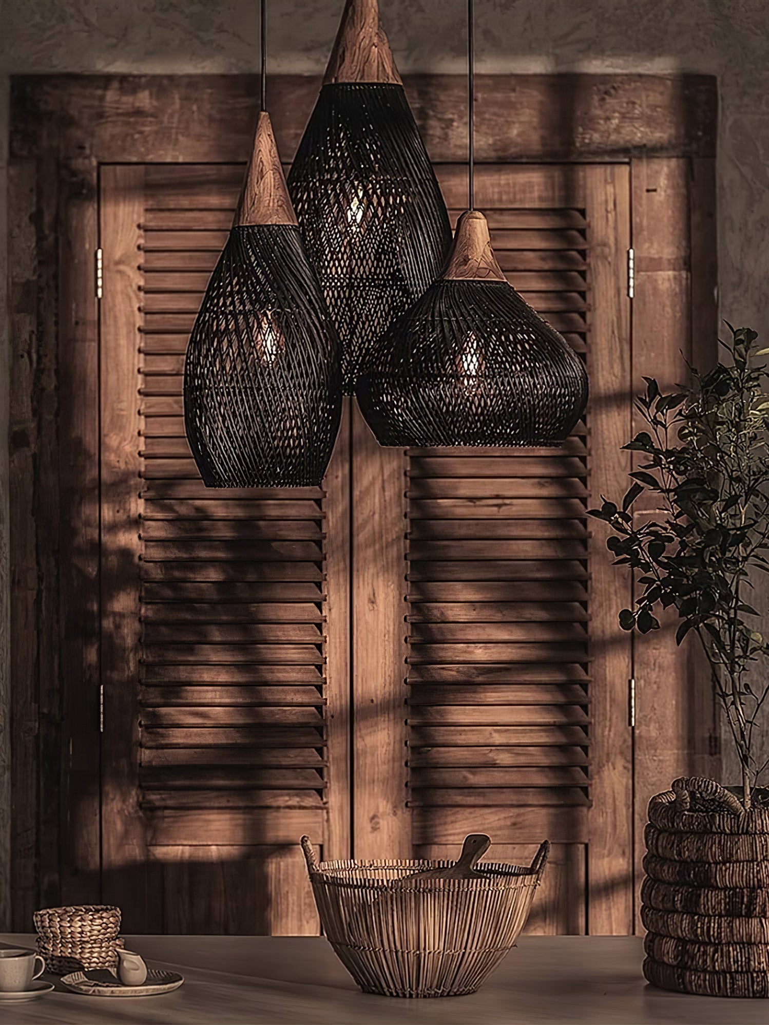 Handgevlochten Rotan Hanglamp – Javaanse Vlechtkunst in 4 Vormen & 3 Maten – Naturel of Zwart Rotan – E26/E27 Fitting – Scandinavisch Woonlicht | Sansoti