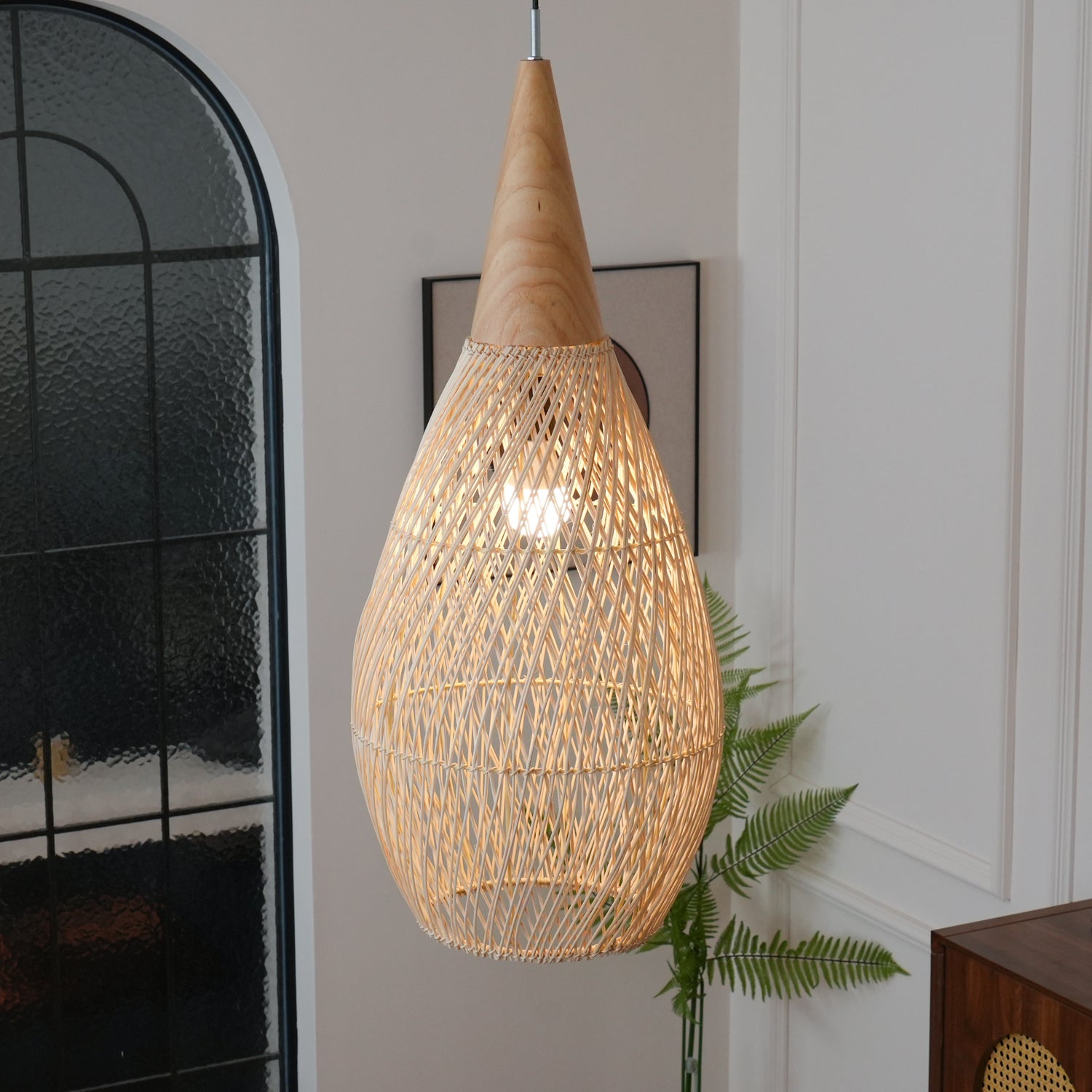 Handgevlochten Rotan Hanglamp – Javaanse Vlechtkunst in 4 Vormen & 3 Maten – Naturel of Zwart Rotan – E26/E27 Fitting – Scandinavisch Woonlicht | Sansoti