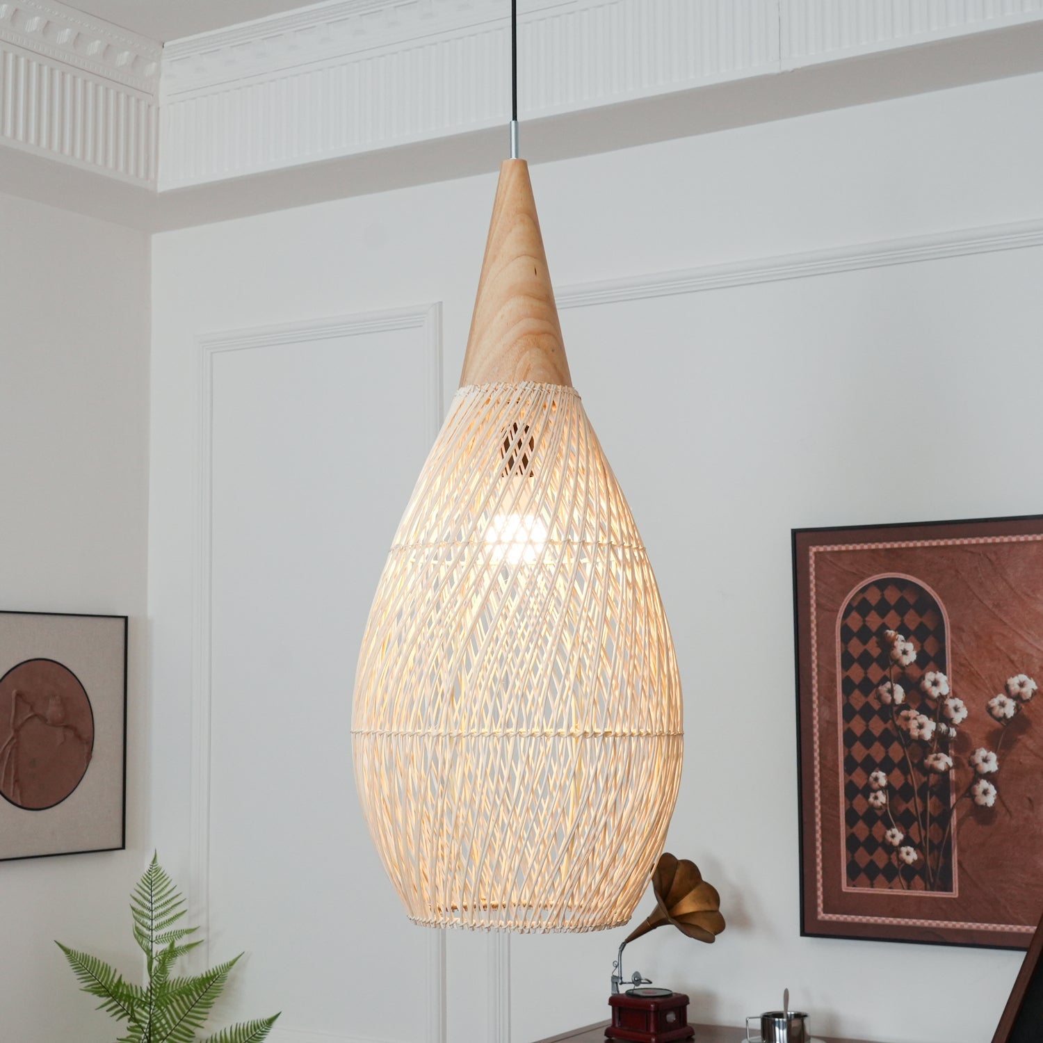 Handgevlochten Rotan Hanglamp – Javaanse Vlechtkunst in 4 Vormen & 3 Maten – Naturel of Zwart Rotan – E26/E27 Fitting – Scandinavisch Woonlicht | Sansoti