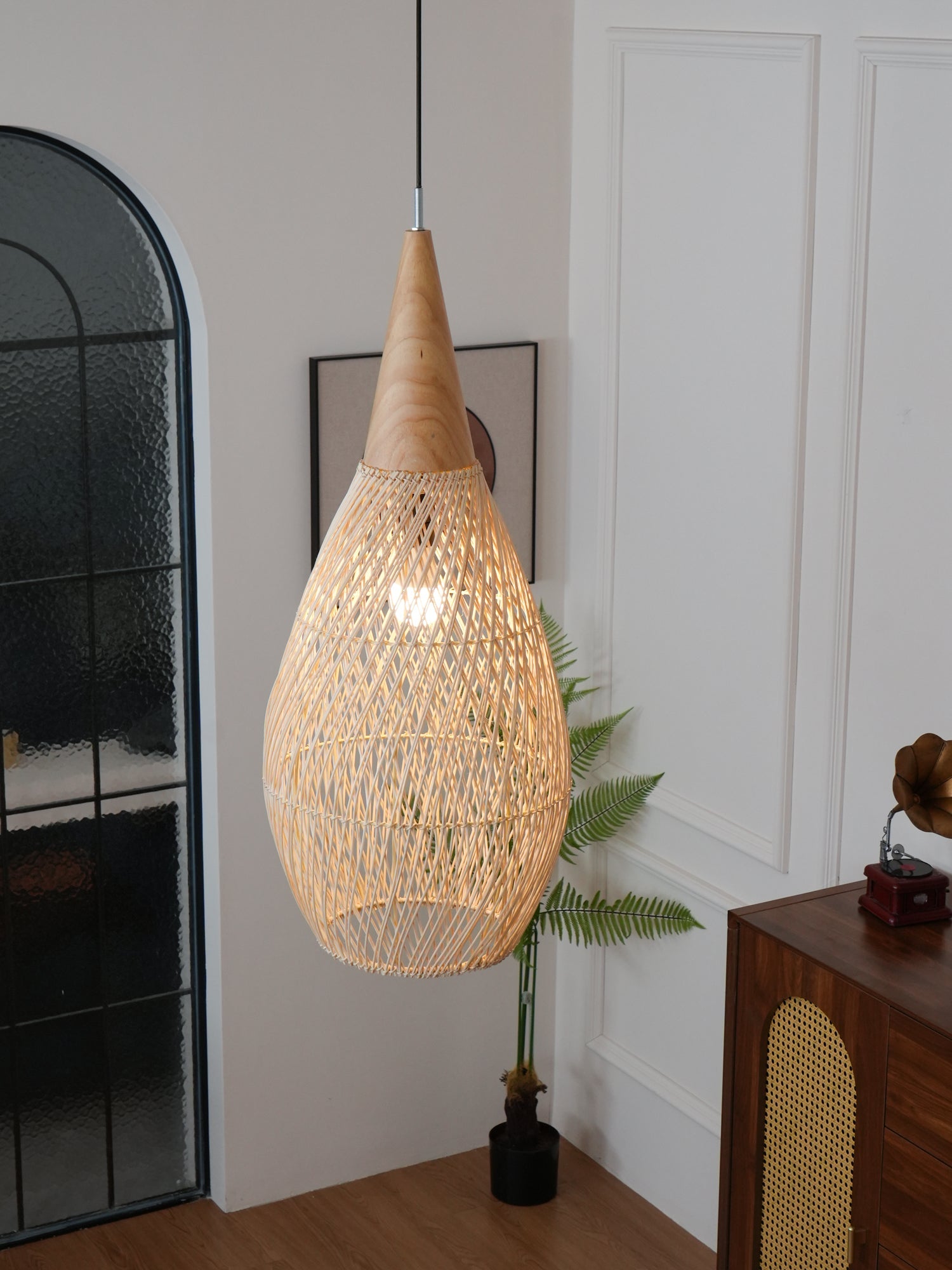 Handgevlochten Rotan Hanglamp – Javaanse Vlechtkunst in 4 Vormen & 3 Maten – Naturel of Zwart Rotan – E26/E27 Fitting – Scandinavisch Woonlicht | Sansoti