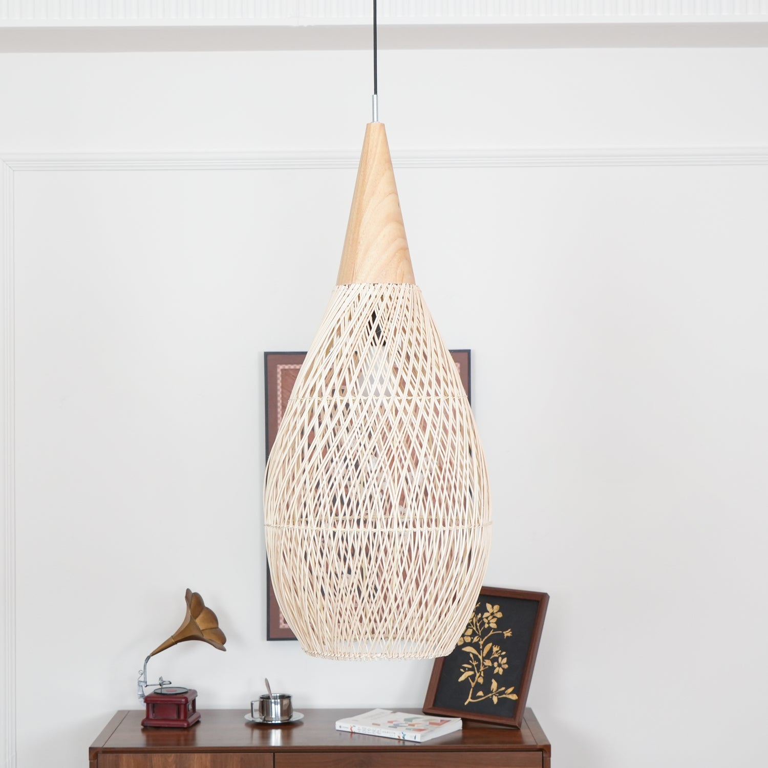 Handgevlochten Rotan Hanglamp – Javaanse Vlechtkunst in 4 Vormen & 3 Maten – Naturel of Zwart Rotan – E26/E27 Fitting – Scandinavisch Woonlicht | Sansoti