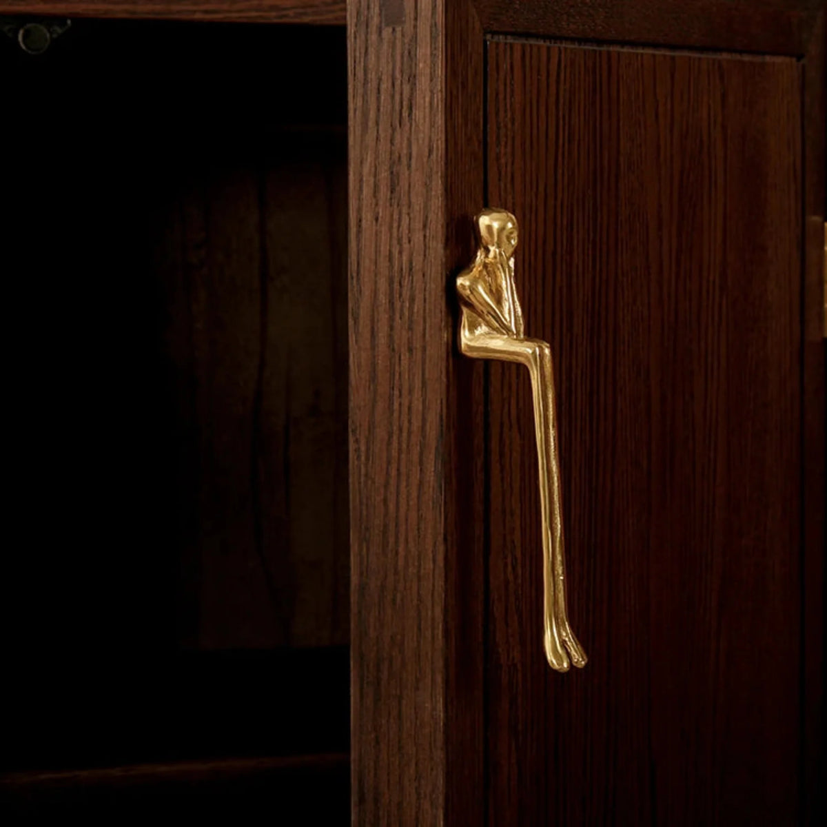 Skulpturaler Möbelgriff aus Messing mit humanoider Figur, Gold, Silber, Schrankgriff, Türbeschlag, nordisches Design, Schrank, Küche | Sansoti
