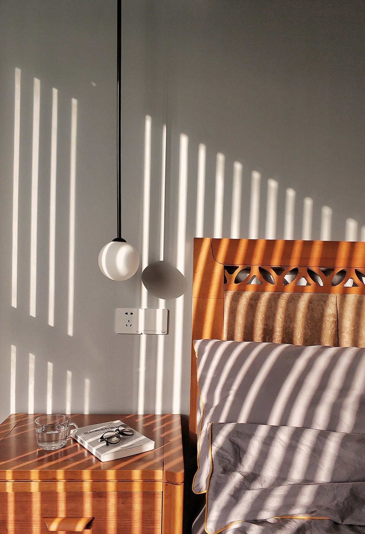 Architecturale Hanglamp met Opaal Glas — Messing of Zwart — Ø9-30cm — 100-200cm Hoogte | Sansoti