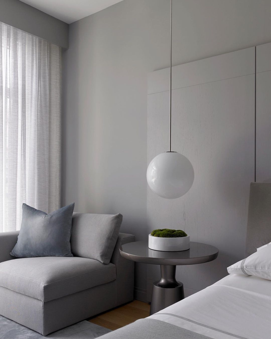 Architecturale Hanglamp met Opaal Glas — Messing of Zwart — Ø9-30cm — 100-200cm Hoogte | Sansoti