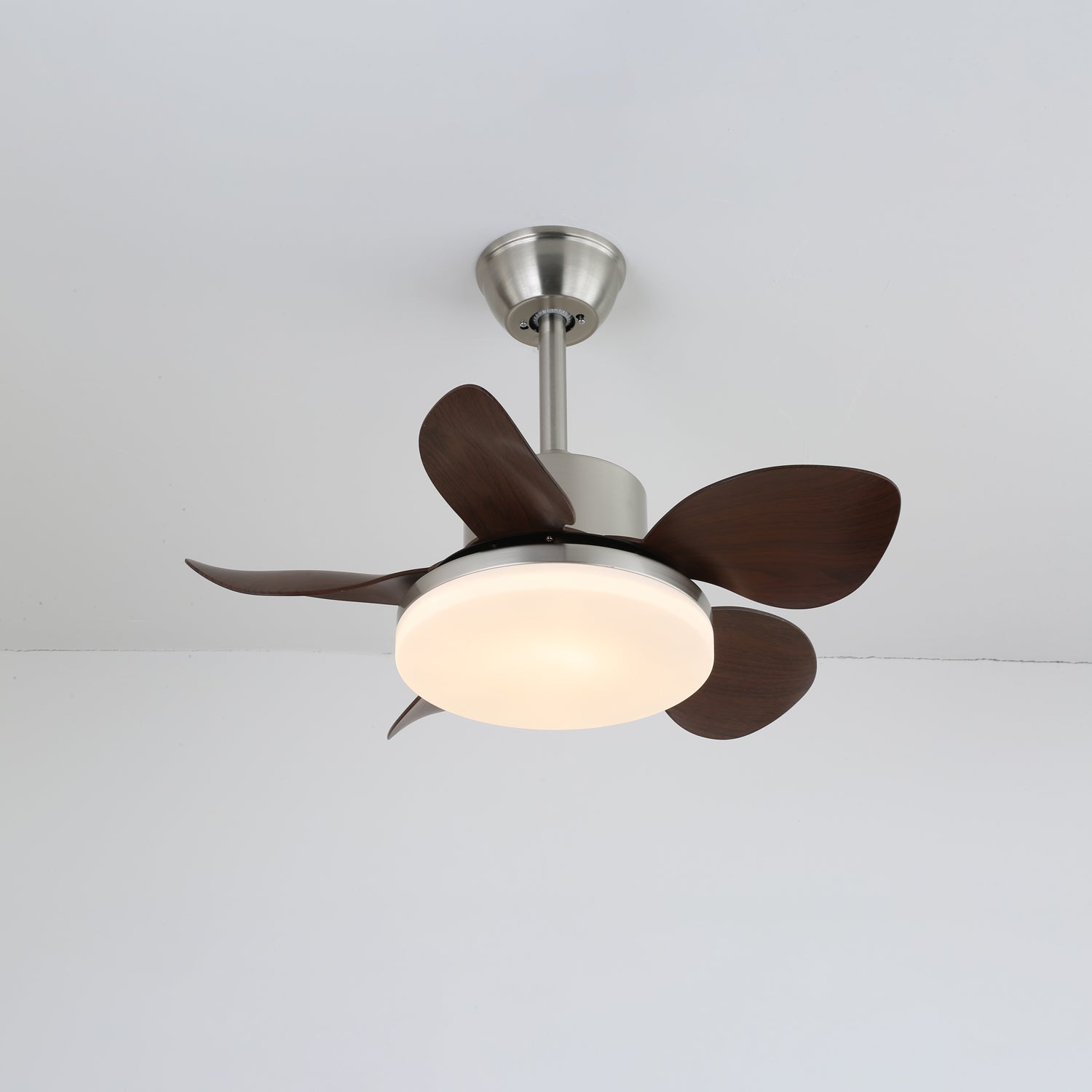 Plafondventilator Alenya met Houtlook en Geïntegreerde Verlichting Ø55cm 48W Grijsbruine Bladeren voor Alle Seizoenen | Sansoti