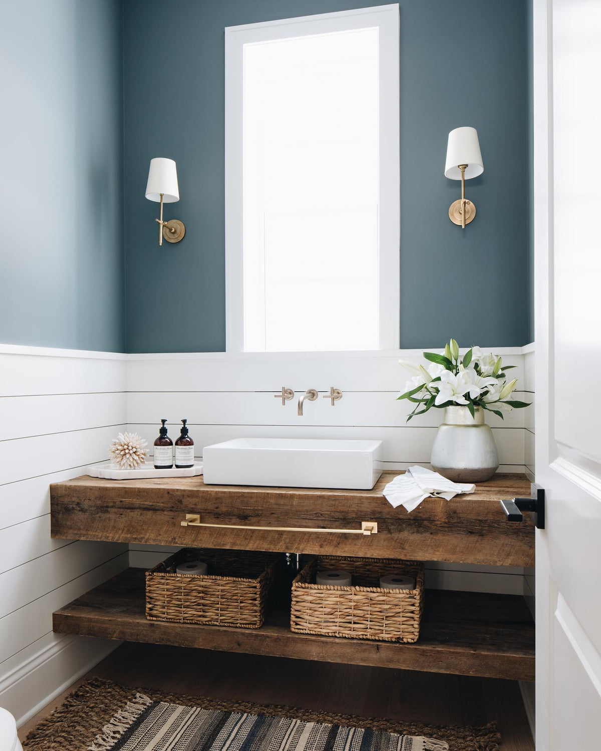 Wandlampe aus Messing mit Stoffschirm im minimalistischen Design, 1 oder 2 Leuchtstellen, für Wohnzimmer, Schlafzimmer und stilvolle Einrichtung | Sansoti