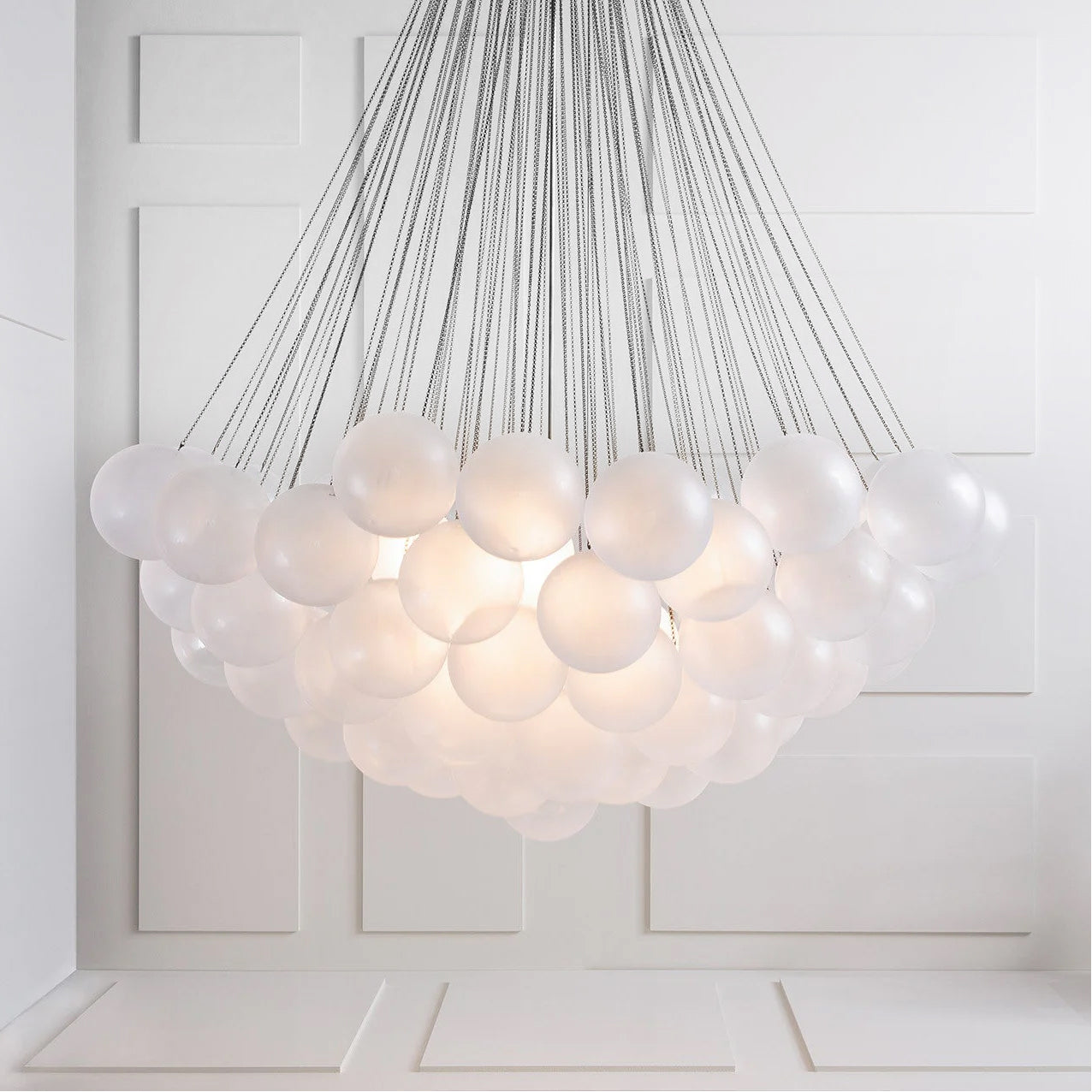 Handbewerkte Glazen Bollenkandelaar met Natuurlijke Lichtverstrooiing – Elegante 19th-Century Glastechniek voor Warme Sfeer | Sansoti