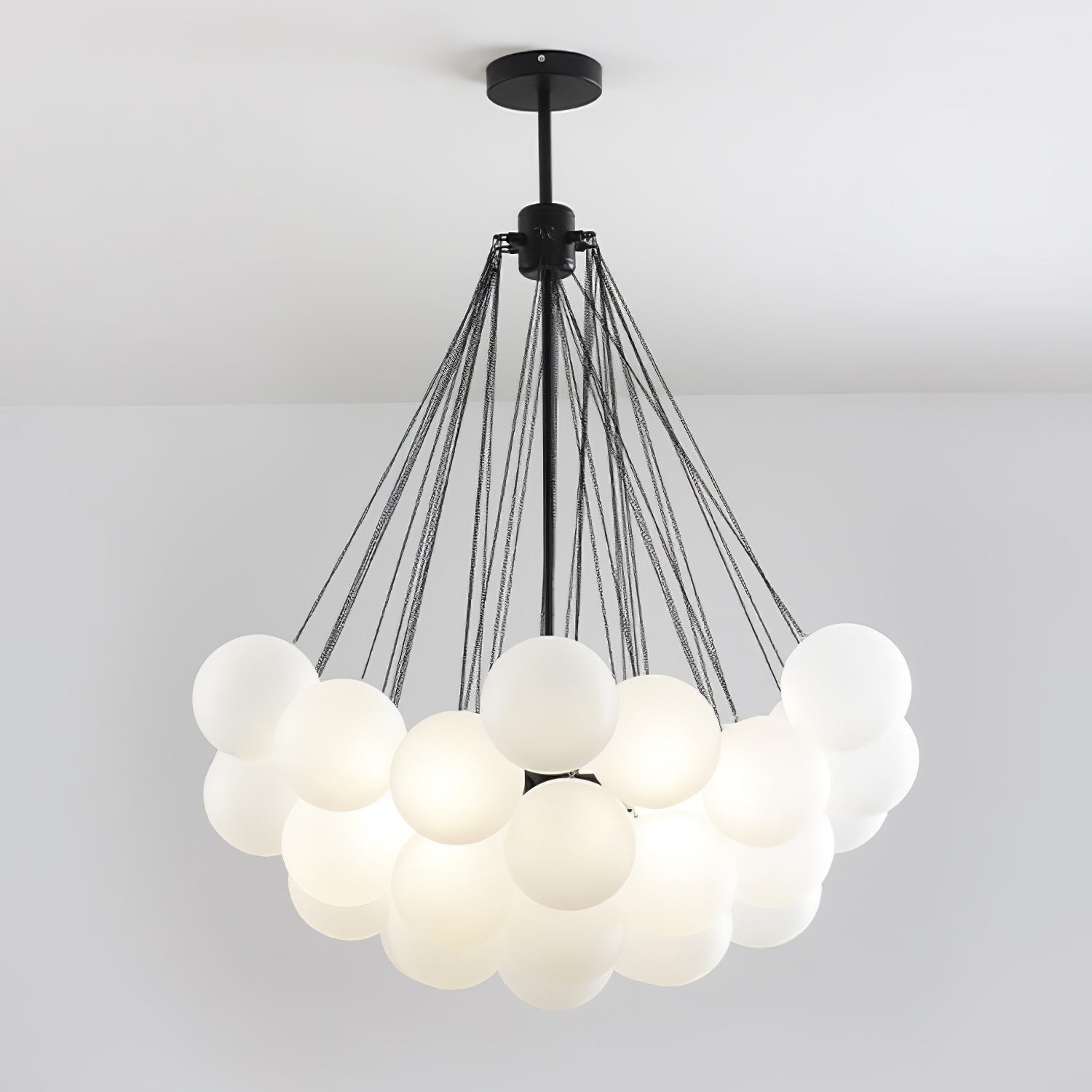 Handbewerkte Glazen Bollenkandelaar met Natuurlijke Lichtverstrooiing – Elegante 19th-Century Glastechniek voor Warme Sfeer | Sansoti