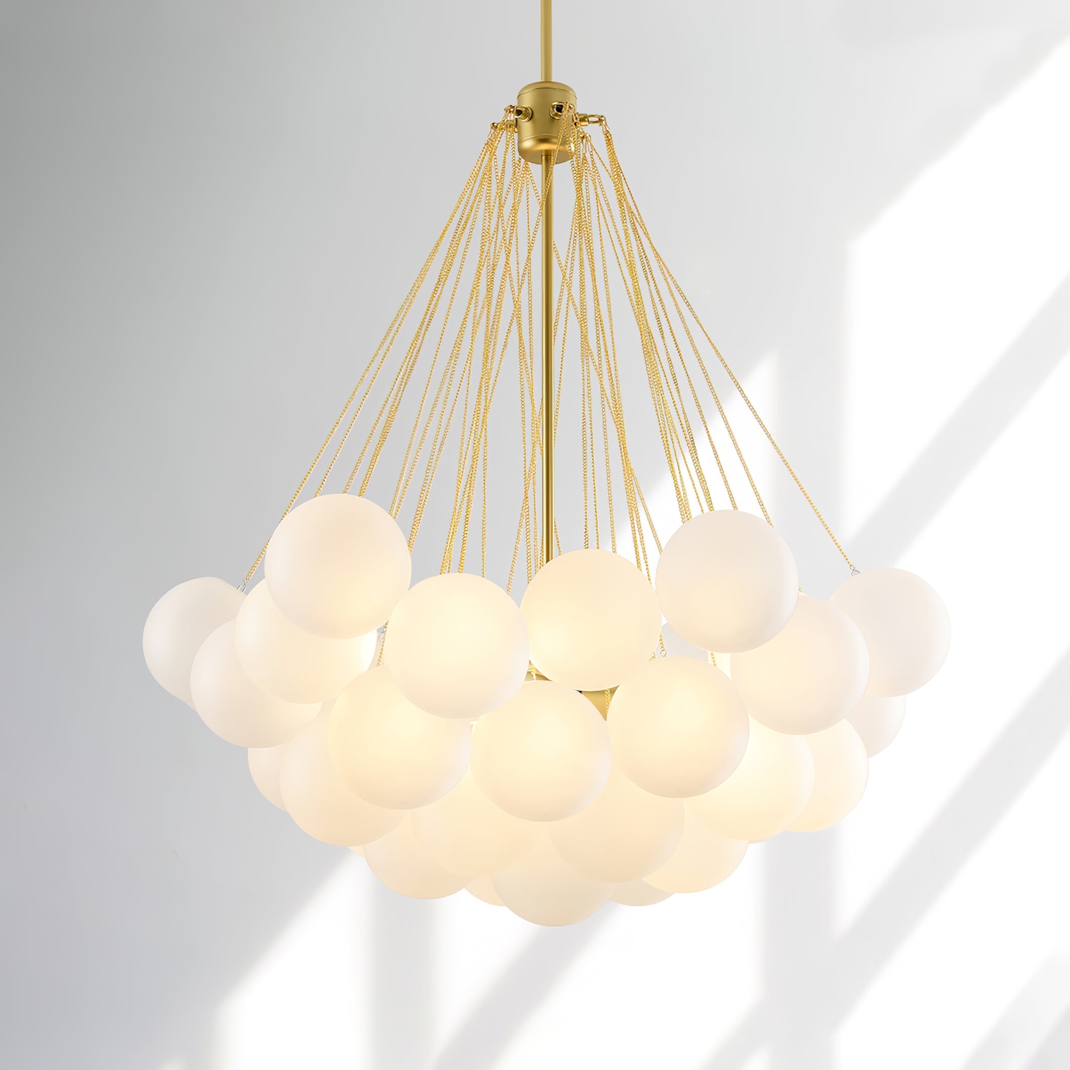 Handbewerkte Glazen Bollenkandelaar met Natuurlijke Lichtverstrooiing – Elegante 19th-Century Glastechniek voor Warme Sfeer | Sansoti