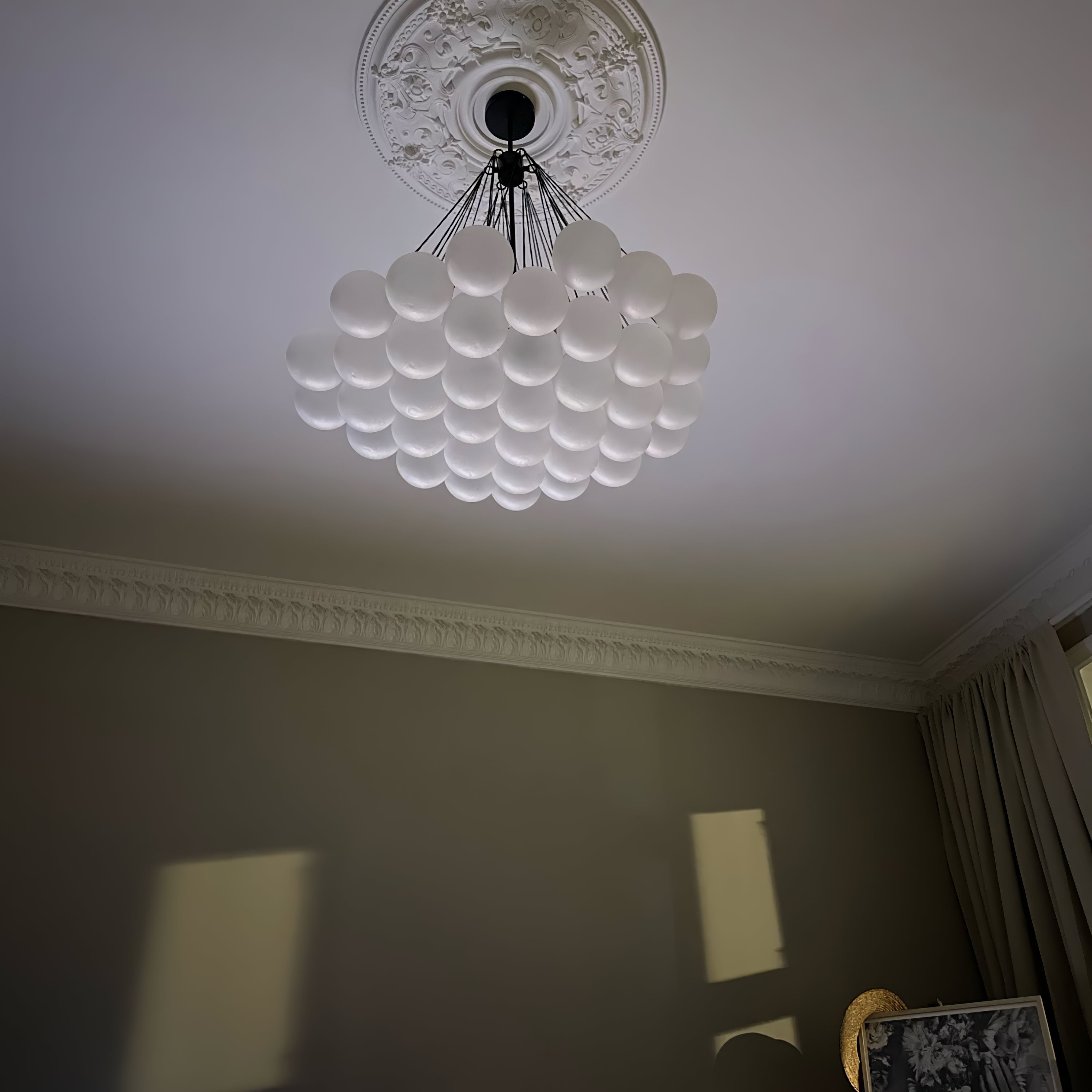 Handbewerkte Glazen Bollenkandelaar met Natuurlijke Lichtverstrooiing – Elegante 19th-Century Glastechniek voor Warme Sfeer | Sansoti
