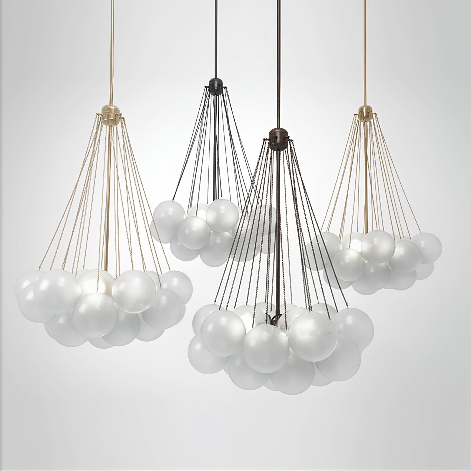 Handbewerkte Glazen Bollenkandelaar met Natuurlijke Lichtverstrooiing – Elegante 19th-Century Glastechniek voor Warme Sfeer | Sansoti