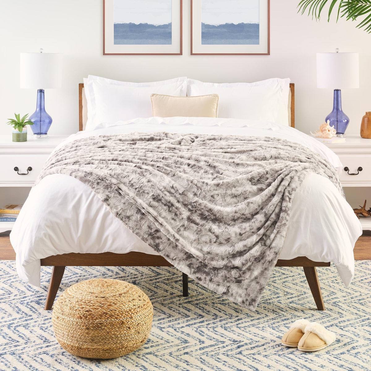 Double-Sided Throw with Wolf Design Faux Fur Luxury Fleece Living Room Bedroom Large Size Decorative | Sansoti