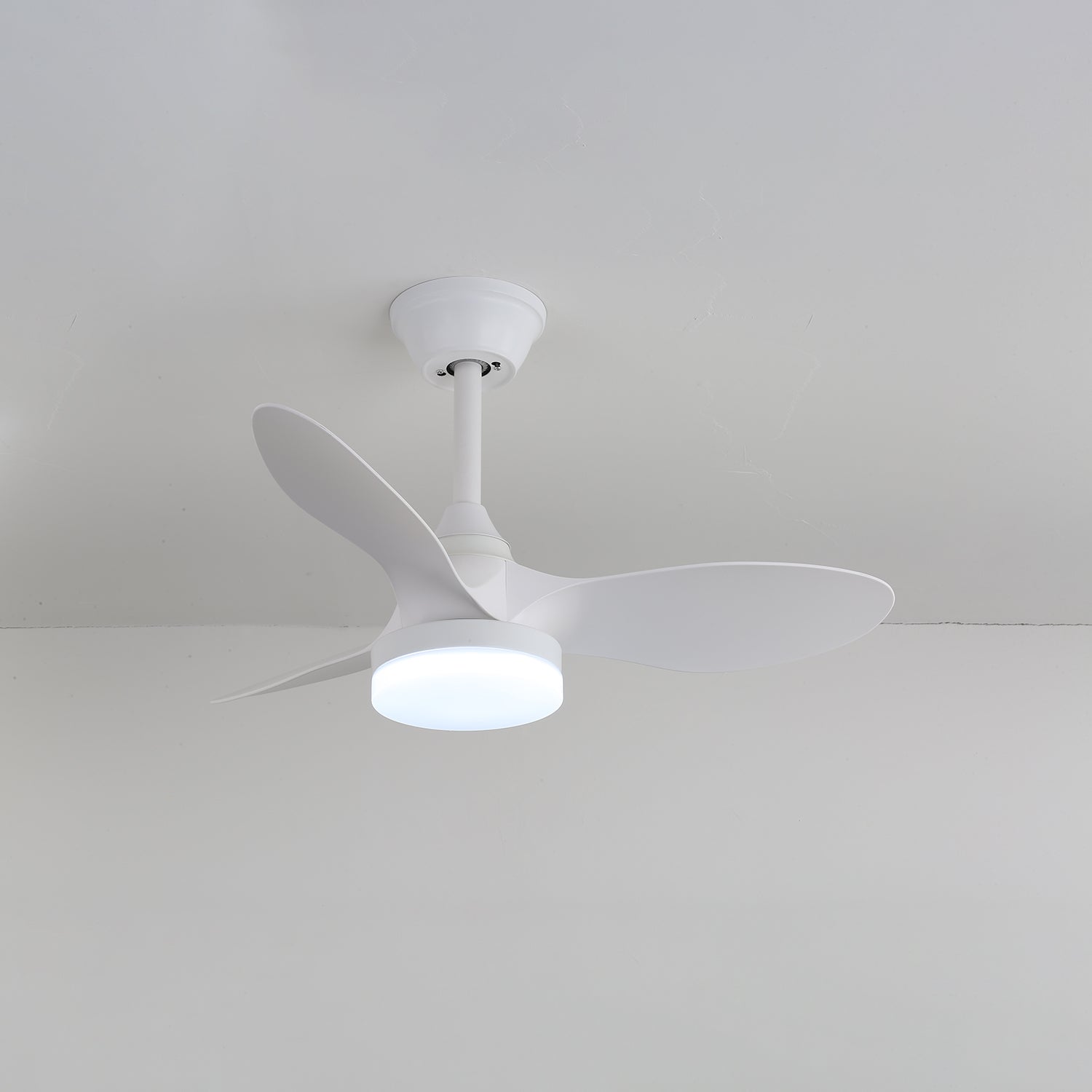 Ceiling Fan with Lighting – Modern Design Ø81 cm – 6 Speeds – Incl. Remote Control | Sansoti