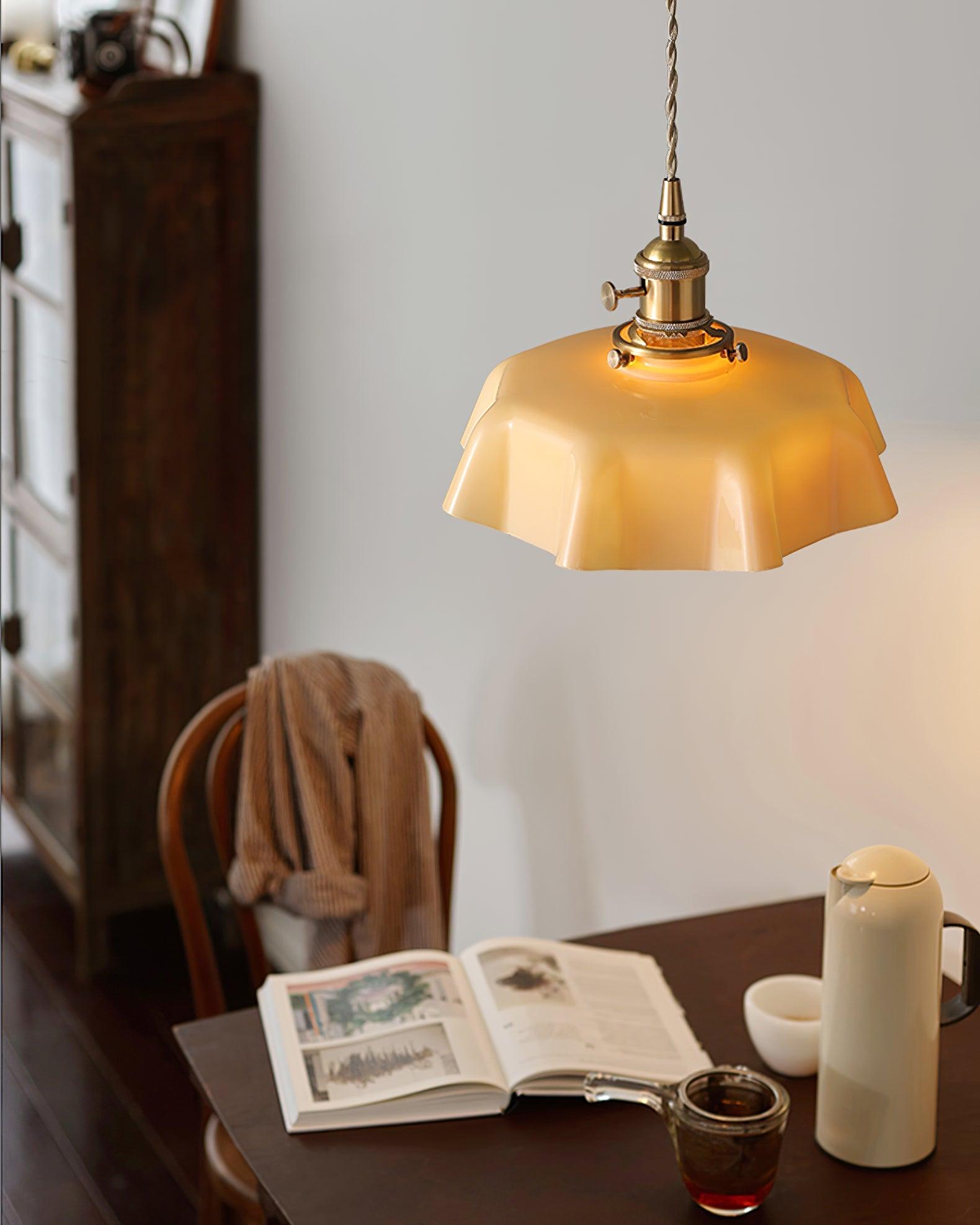Geplooide Glazen Hanglamp met Messing Armatuur — Vintage Franse Stijl in Wit, Beige, Roze of Blauw — Verstelbare Kabel 150 cm | Sansoti