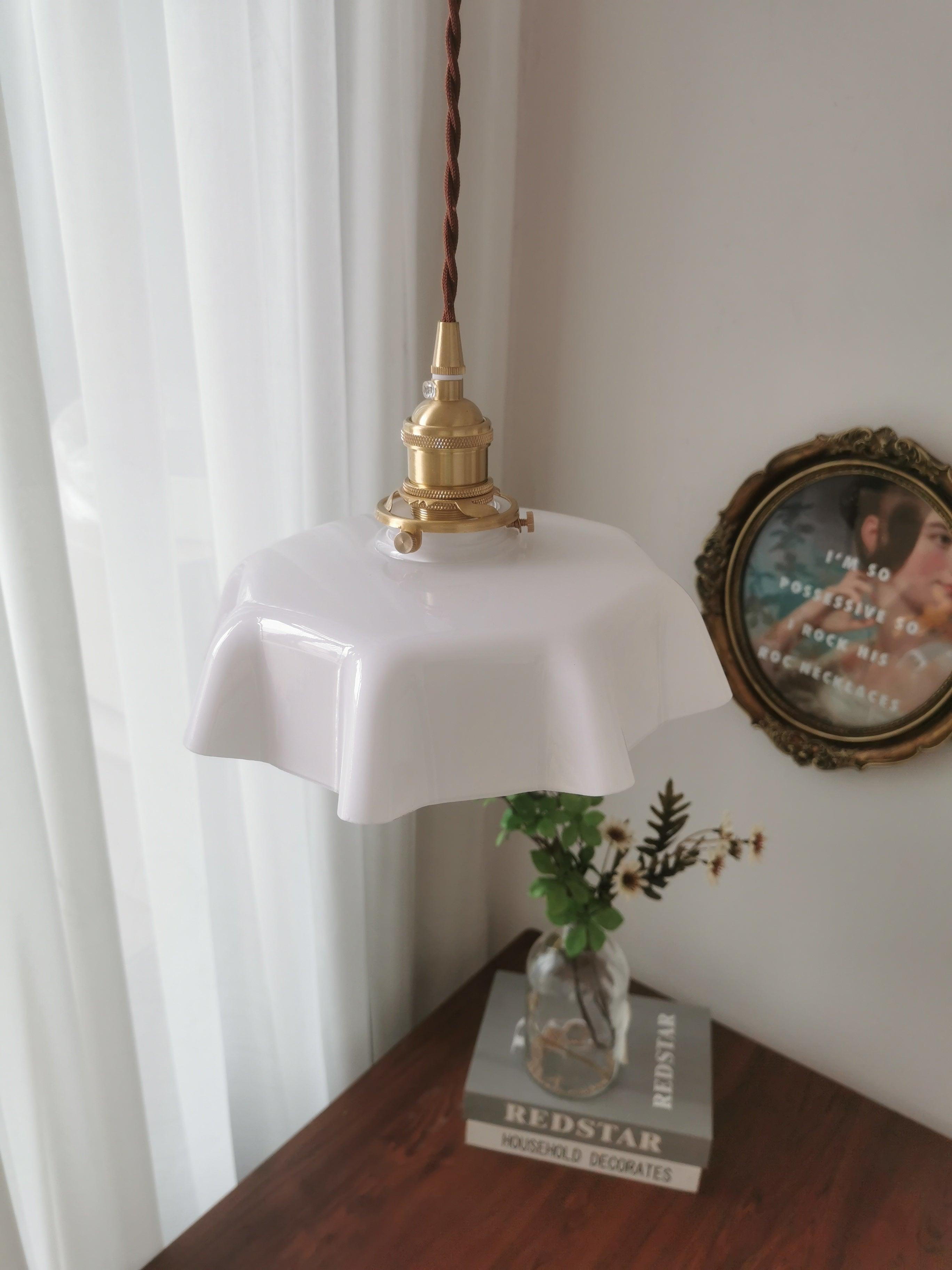 Geplooide Glazen Hanglamp met Messing Armatuur — Vintage Franse Stijl in Wit, Beige, Roze of Blauw — Verstelbare Kabel 150 cm | Sansoti
