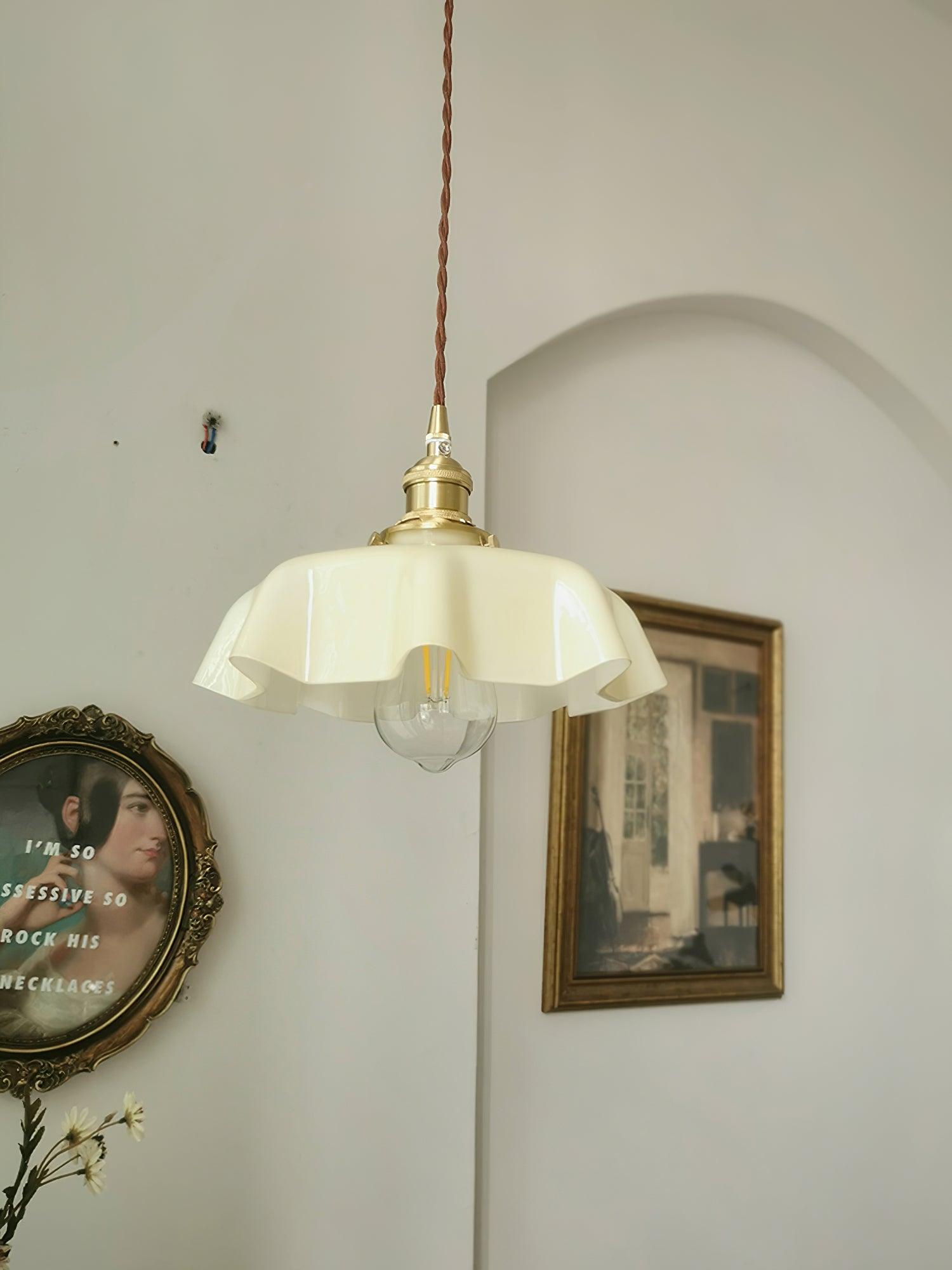 Geplooide Glazen Hanglamp met Messing Armatuur — Vintage Franse Stijl in Wit, Beige, Roze of Blauw — Verstelbare Kabel 150 cm | Sansoti