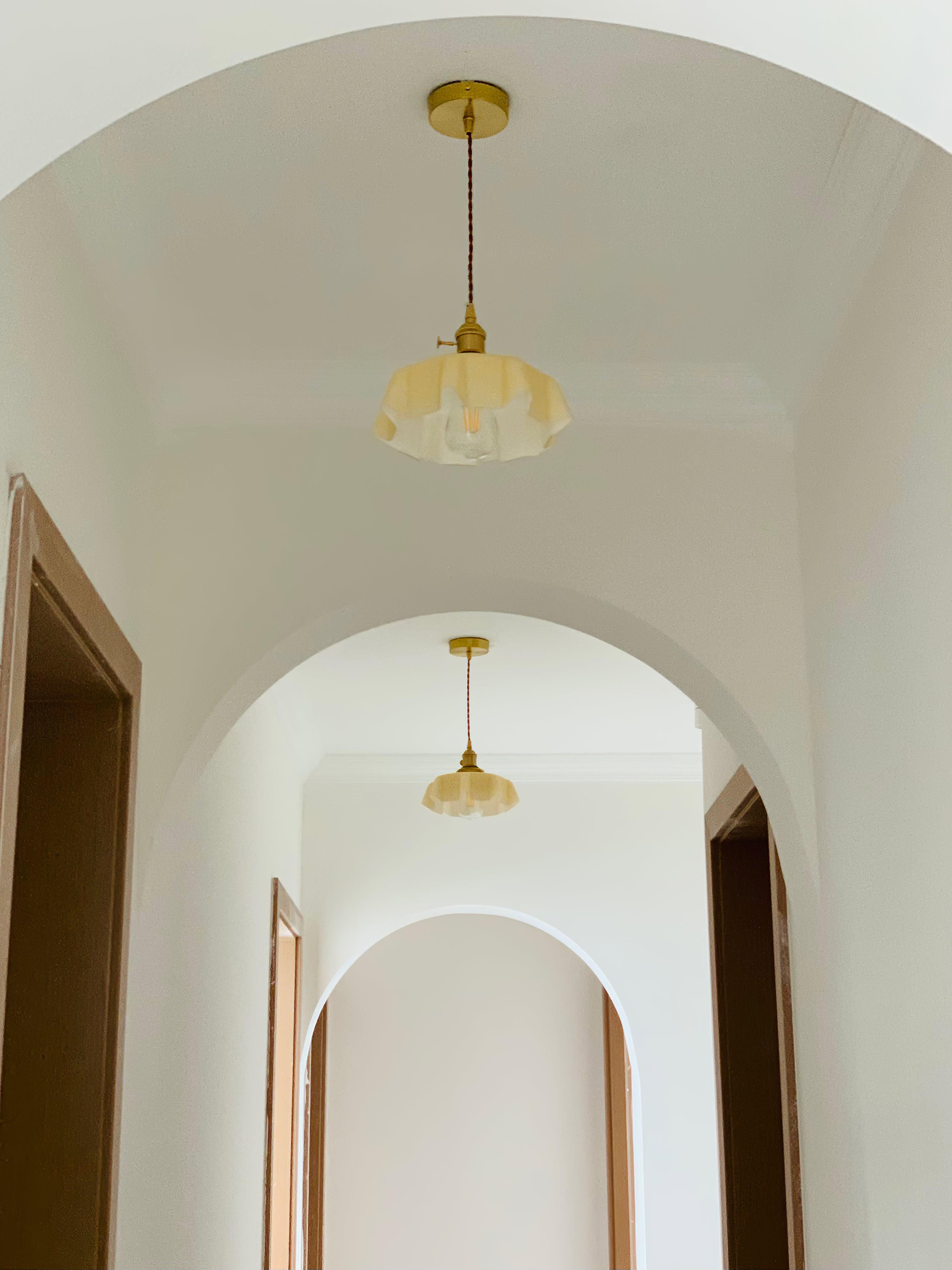 Geplooide Glazen Hanglamp met Messing Armatuur — Vintage Franse Stijl in Wit, Beige, Roze of Blauw — Verstelbare Kabel 150 cm | Sansoti