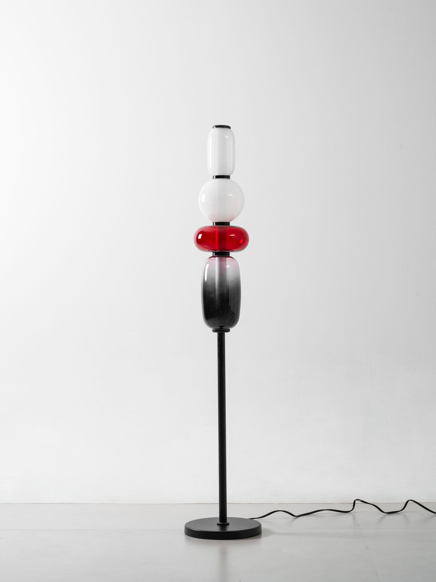 Handgeblazen Glazen Vloerlamp met Artistieke Glasclusters – Decoratief Stijlicoon met Geïntegreerde LED – Verkrijgbaar in Twee Hoogtes | Sansoti