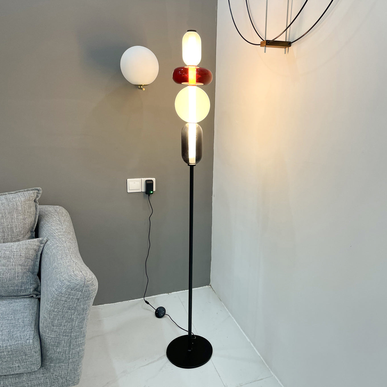 Glazen Vloerlamp met Handgeblazen Kap Zwarte Standaard Modern Design Woonkamer Verlichting | Sansoti