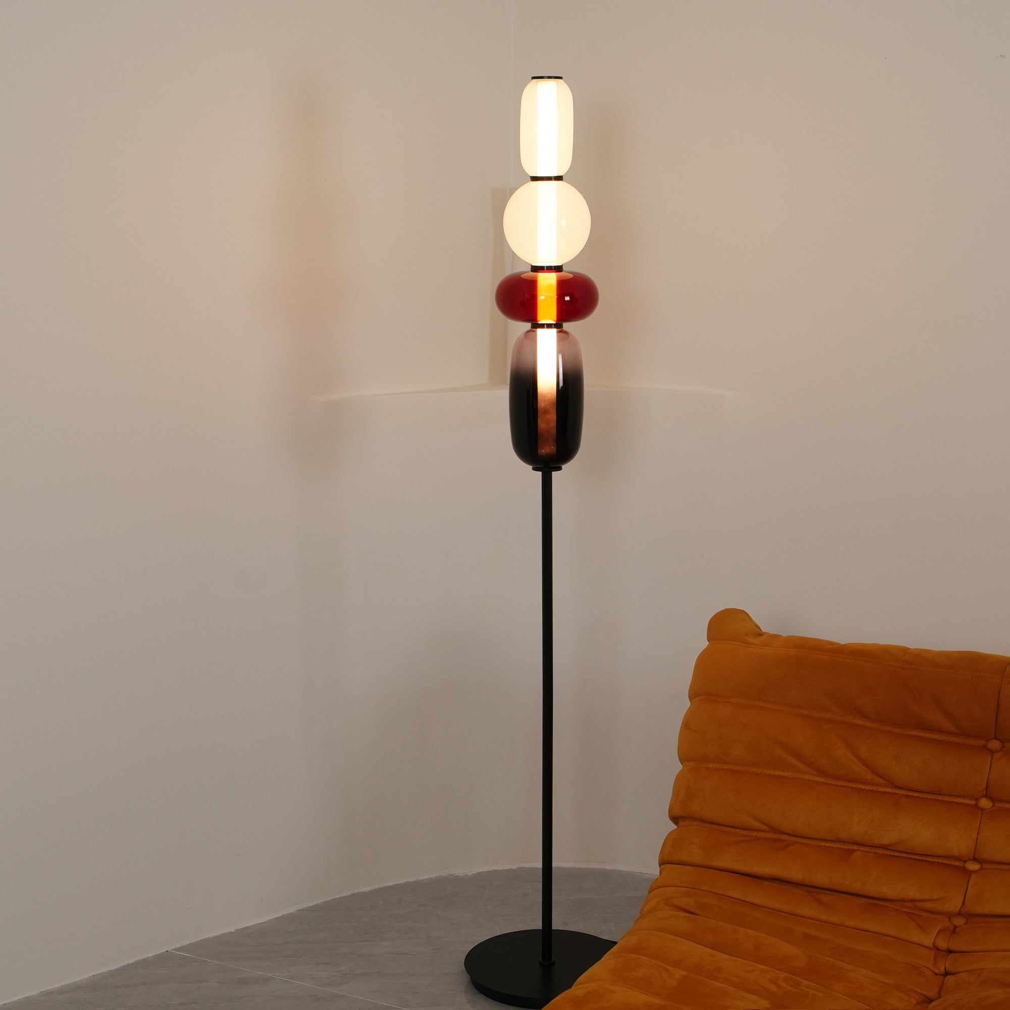 Glazen Vloerlamp met Handgeblazen Kap Zwarte Standaard Modern Design Woonkamer Verlichting | Sansoti