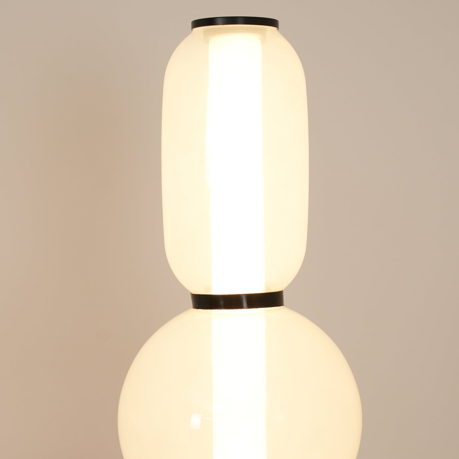 Glazen Vloerlamp met Handgeblazen Kap Zwarte Standaard Modern Design Woonkamer Verlichting | Sansoti