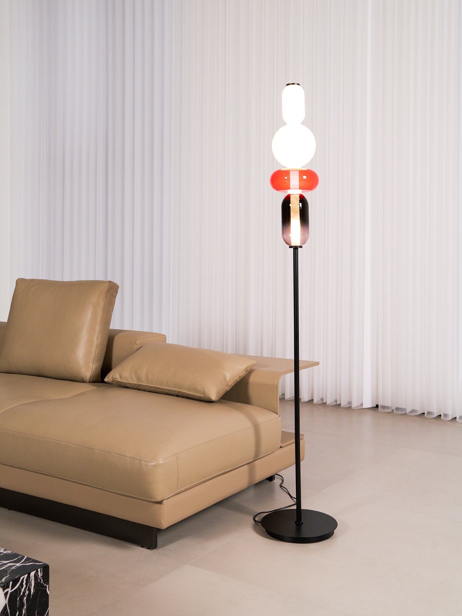 Handgeblazen Glazen Vloerlamp met Artistieke Glasclusters – Decoratief Stijlicoon met Geïntegreerde LED – Verkrijgbaar in Twee Hoogtes | Sansoti