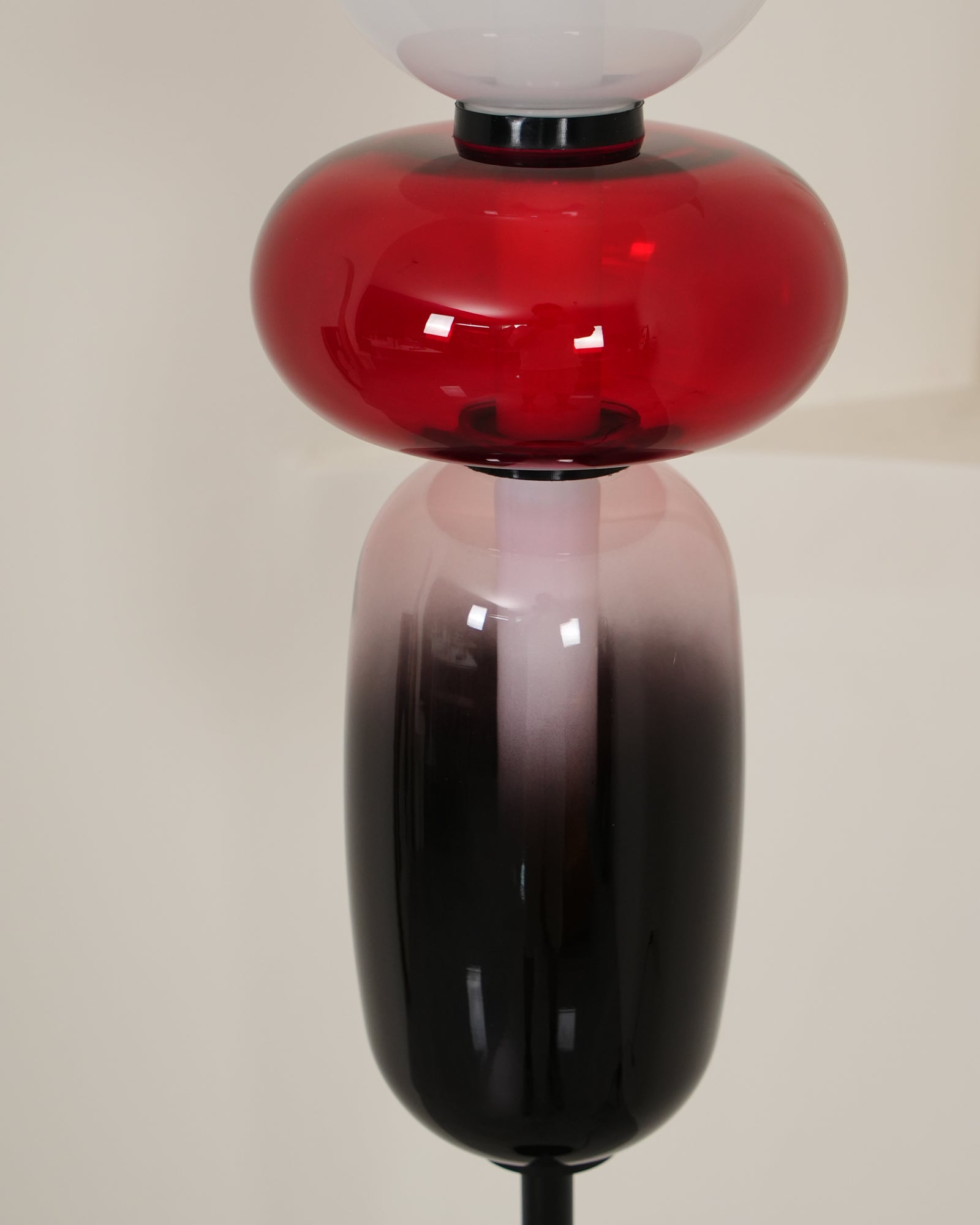 Handgeblazen Glazen Vloerlamp met Artistieke Glasclusters – Decoratief Stijlicoon met Geïntegreerde LED – Verkrijgbaar in Twee Hoogtes | Sansoti
