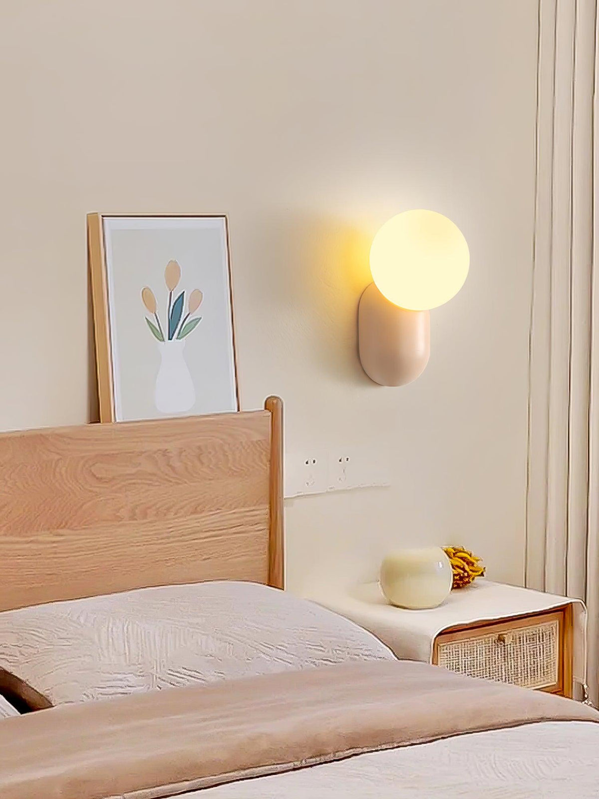 Applique murale à boule en verre et résine, éclairage minimaliste pour entrée, salle de bains, chambre et salon | Sansoti