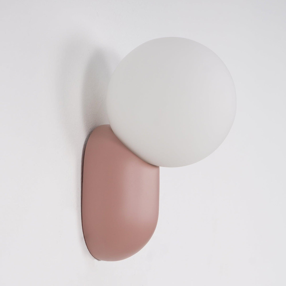 Applique murale à boule en verre et résine, éclairage minimaliste pour entrée, salle de bains, chambre et salon | Sansoti