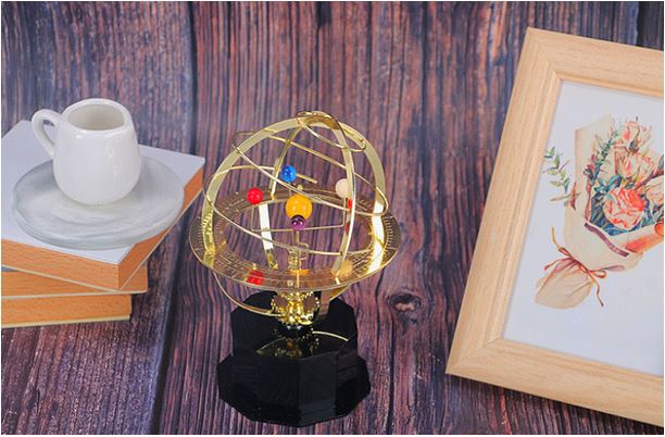 Grand Orrery Mechanisch Zonnestelselmodel — Handgemaakt Messing Replica met 5 Planeten en Maanbaan | Sansoti