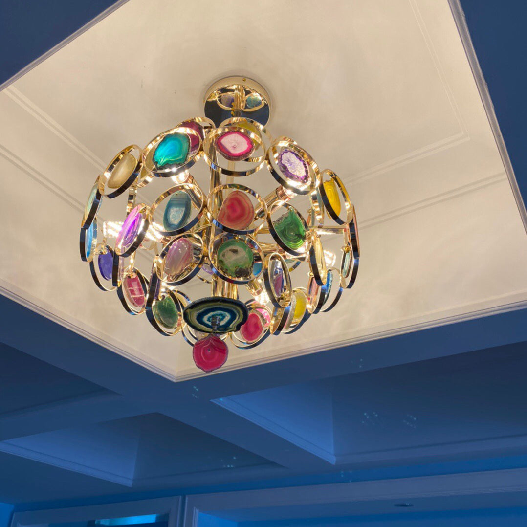 Agaat Kroonluchter – Natuursteen Hanglamp met Goudkleurige Montage – Echt Braziliaans Agaat Verlicht | Sansoti