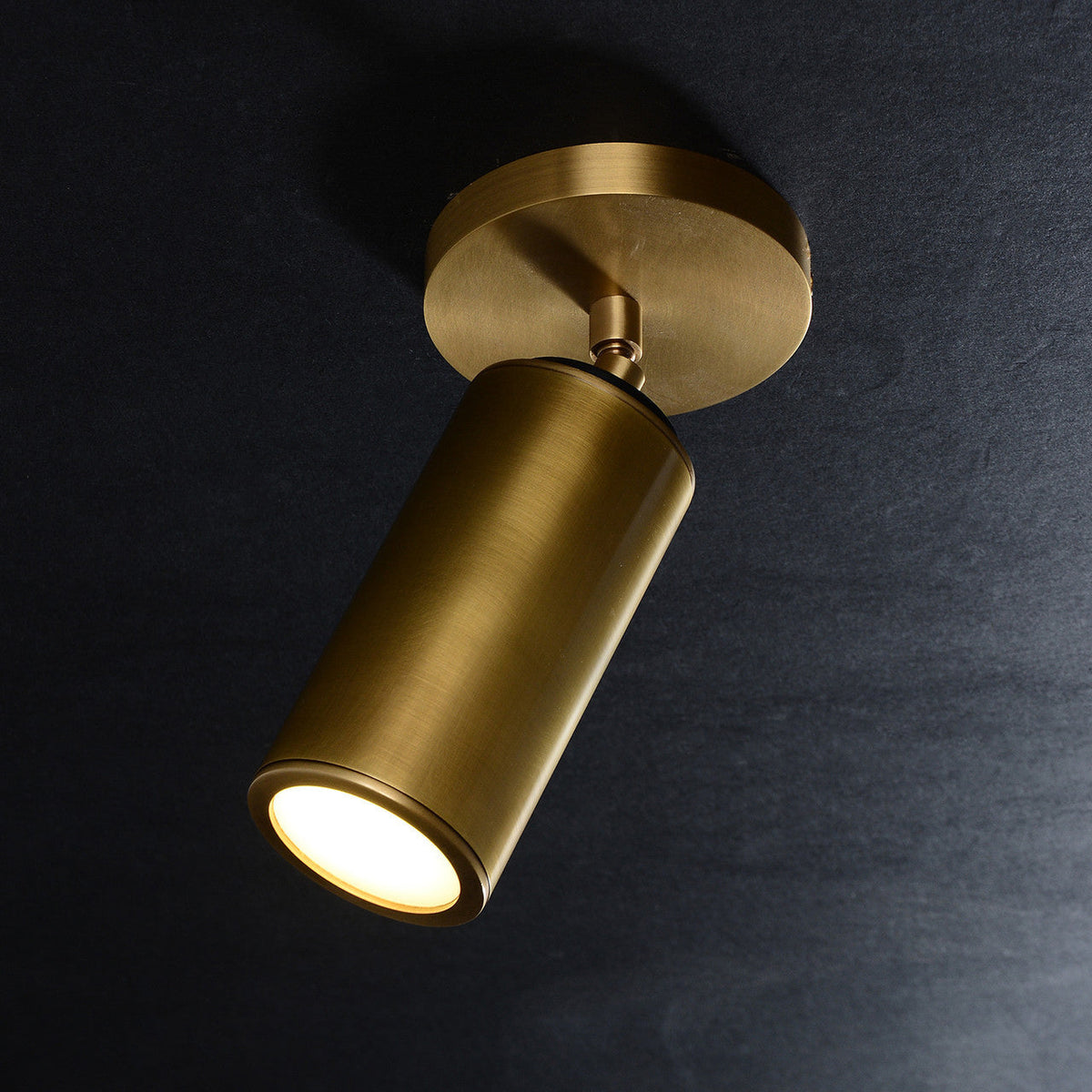Klasyczna mosiężna lampa sufitowa o wysokości 23 cm, montaż flush mount, do przedpokoju, sypialni, łazienki, kuchni i salonu | Sansoti