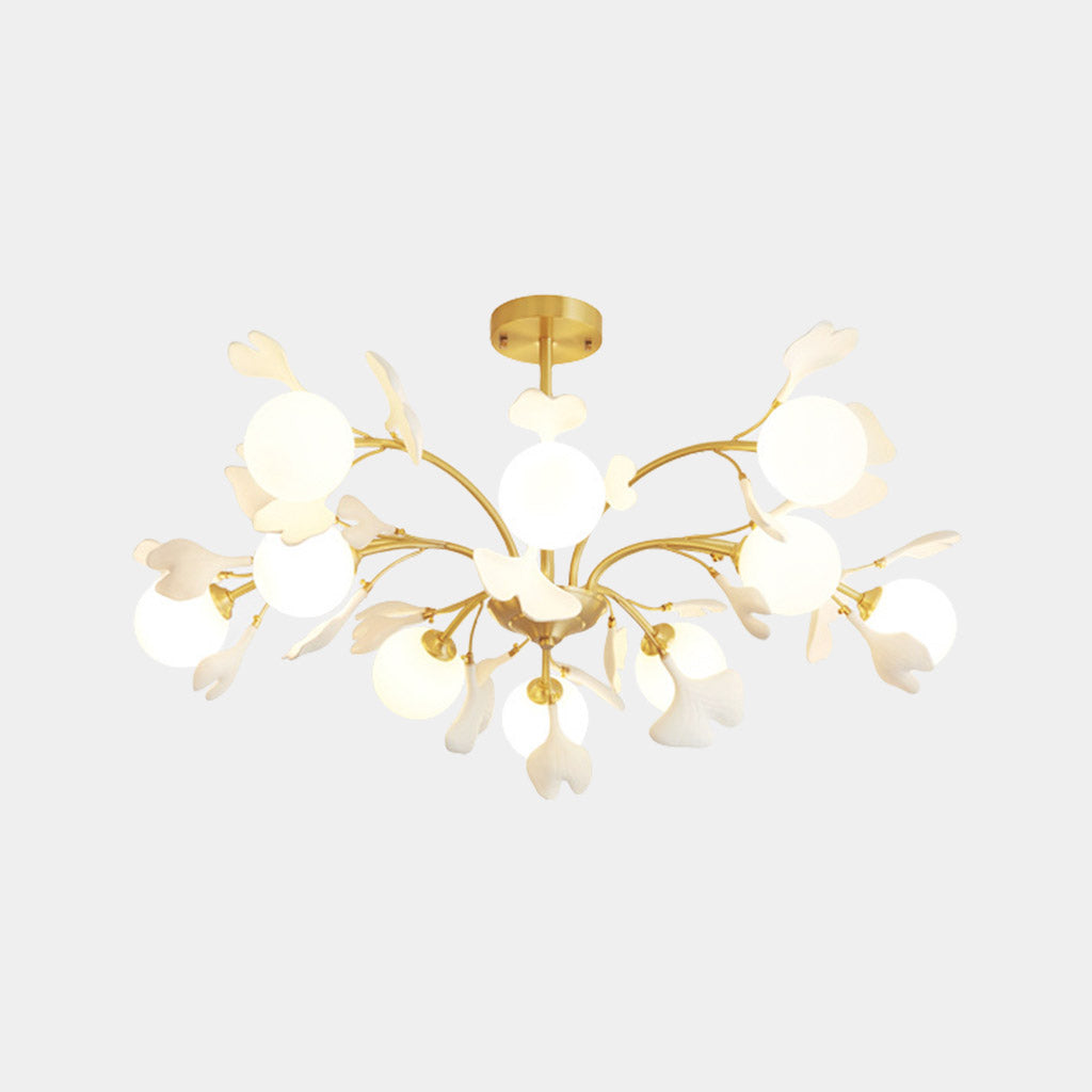 Lustre avec boules en verre, feuilles de ginkgo en céramique et laiton, structure en laiton, lumière chaude, pour salon et salle à manger | Sansoti