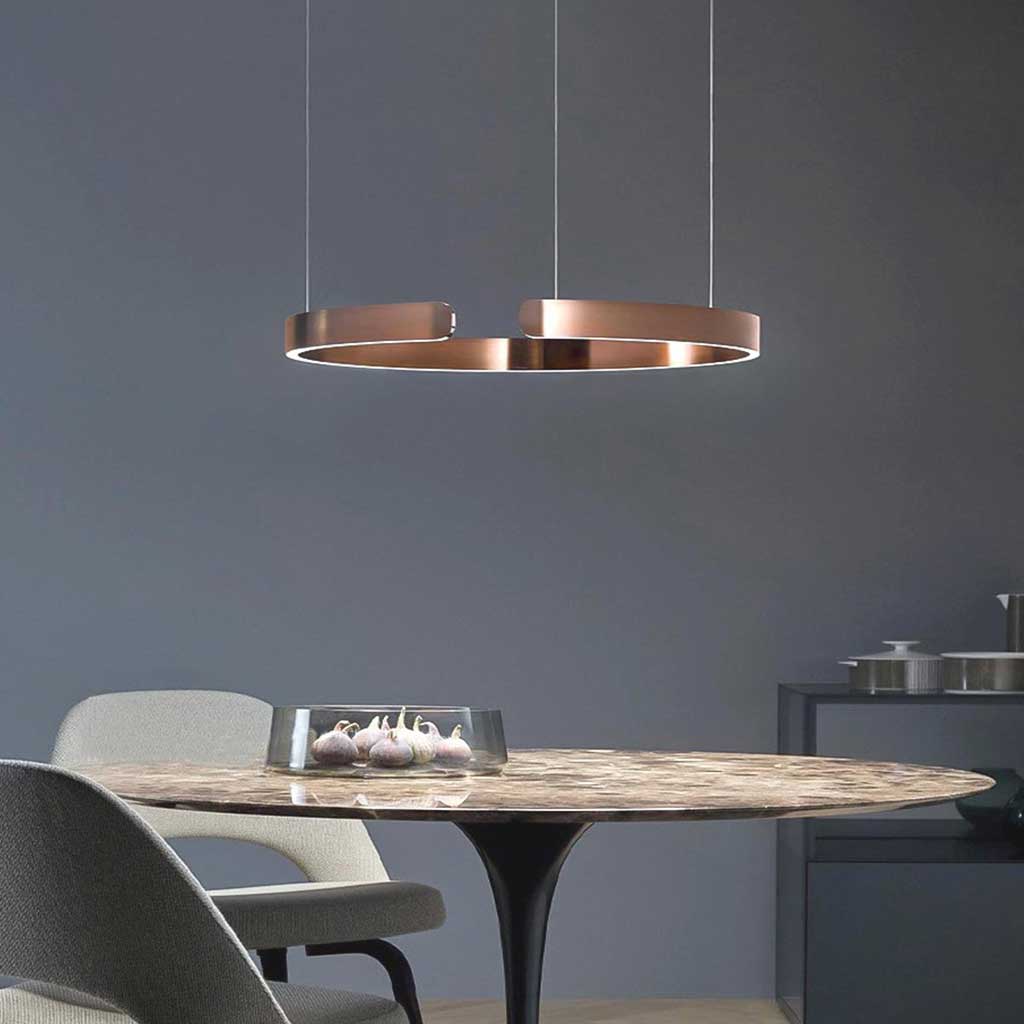 Lustre LED à anneaux à intensité variable avec télécommande, noir, doré et blanc, design moderne pour salon et salle à manger | Sansoti